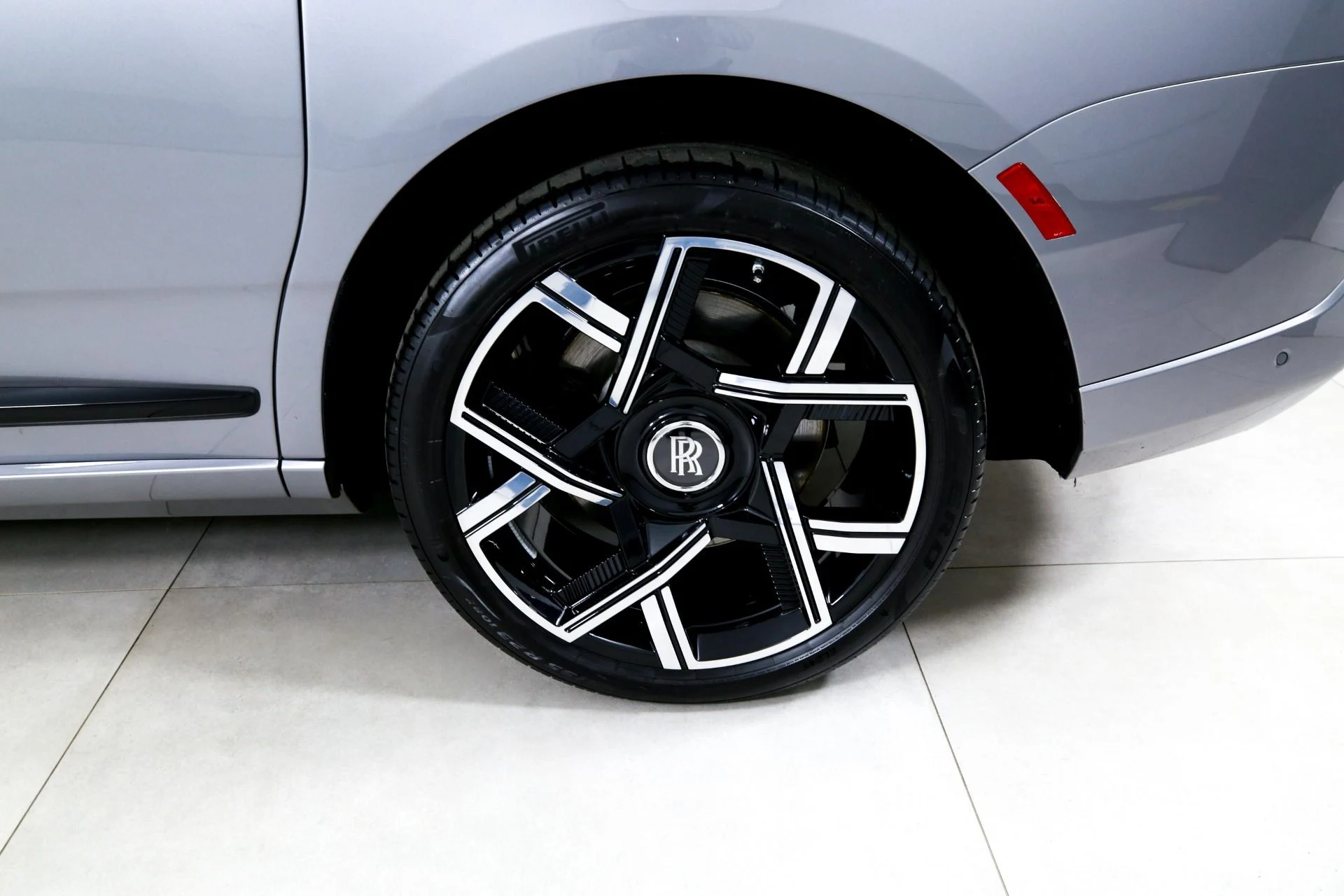 mph040_696478740_Used_2026_Rolls_Royce_Black_Badge_Cullinan_1771362951_d716aac121