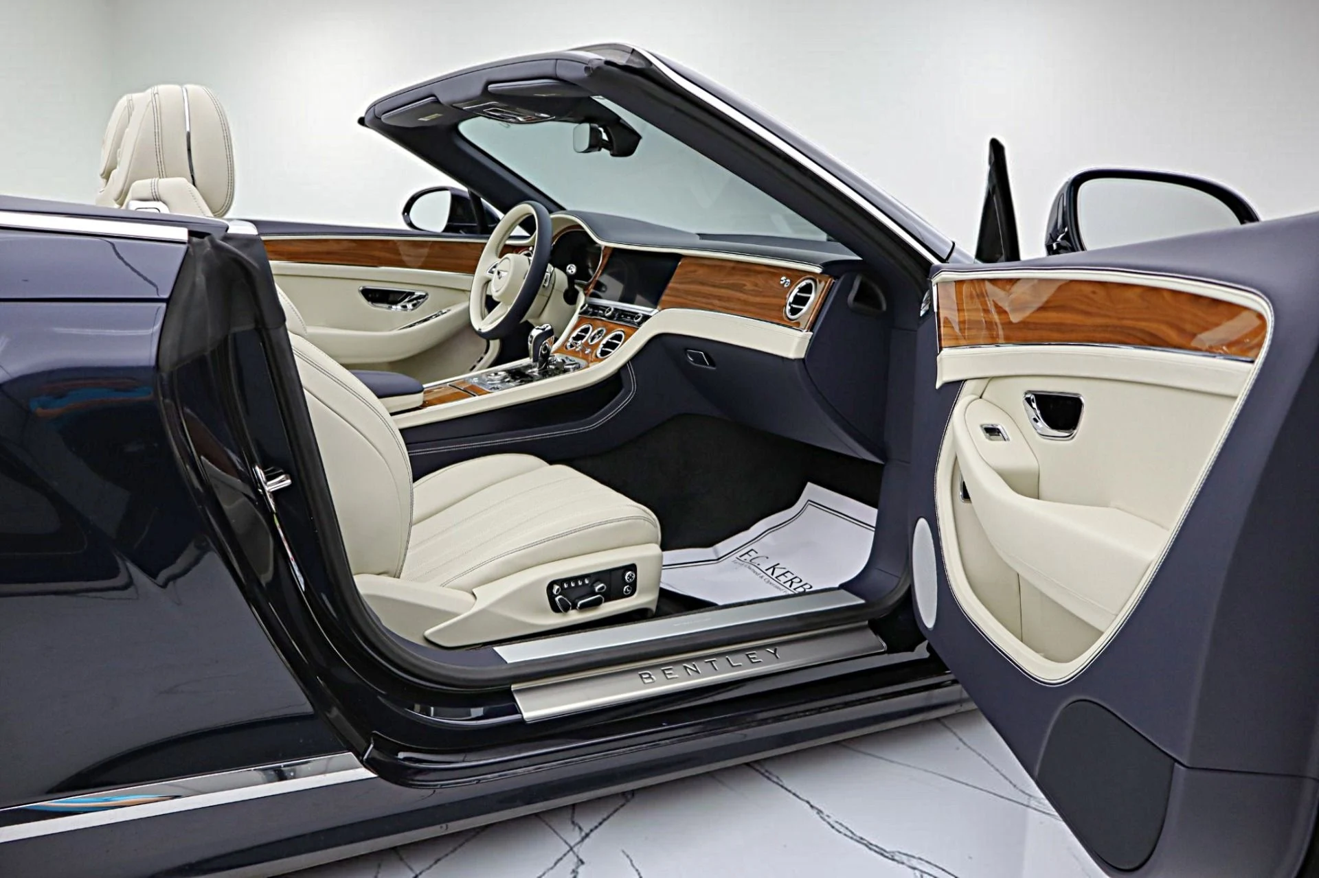 mph040_705097646_New_2026_Bentley_Continental_GTC_317f7247c8