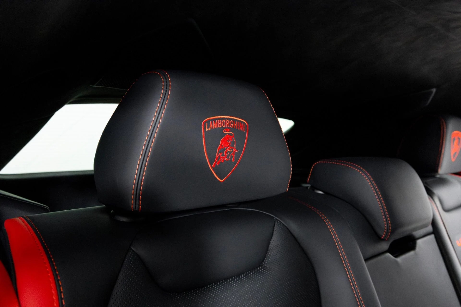 mph040_7111948_Used_2024_Lamborghini_Urus_S_1765302058_9dc5a28741