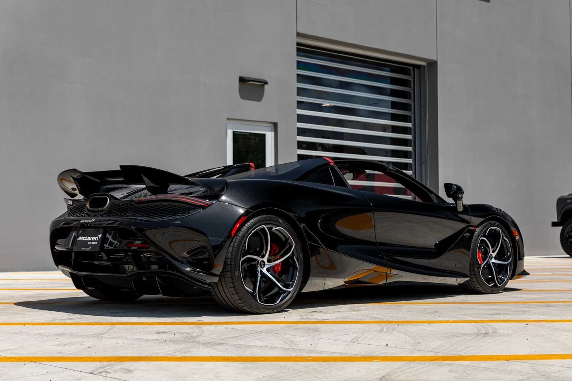 mph040_717445752_550_p42_l_04ef1bc2cf