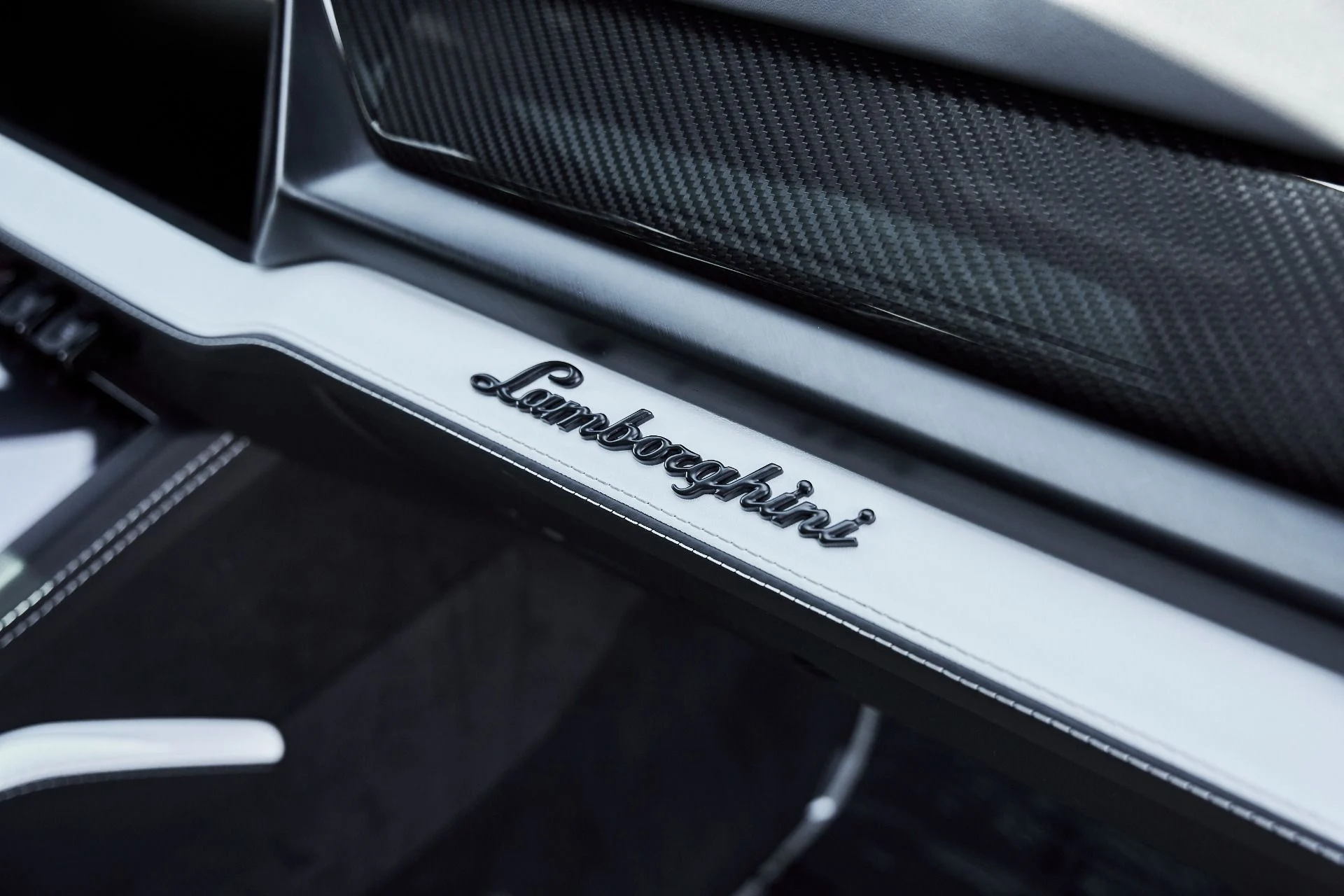 mph040_725749045_Used_2025_Lamborghini_Urus_SE_1781314233_d040590304