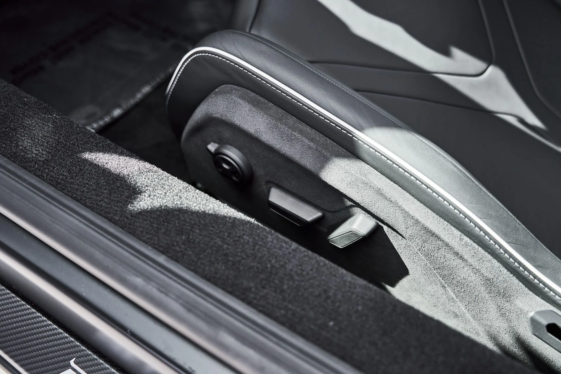 mph040_733139838_Used_2026_Lamborghini_Revuelto_Base_1777078412_a454376e08