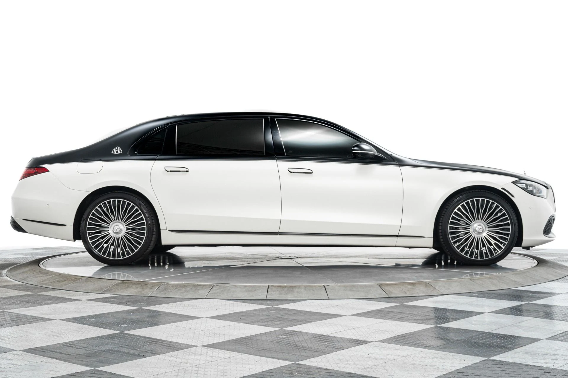 mph040_734335414_Used_2021_Mercedes_Benz_Maybach_S_580_4_MATIC_Factory_Two_Tone_paint_Executive_Rear_Seat_Package_Bottle_Chiller_1776288092_b0214ce199