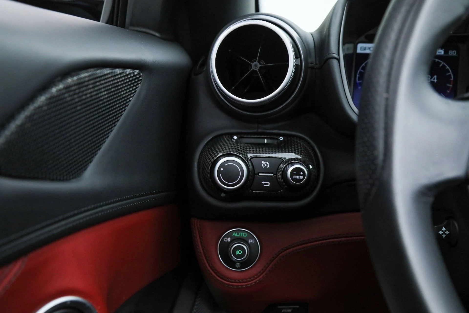 mph040_73699052_cc8591ef76010223bc1383dc21d86077_55e560c927