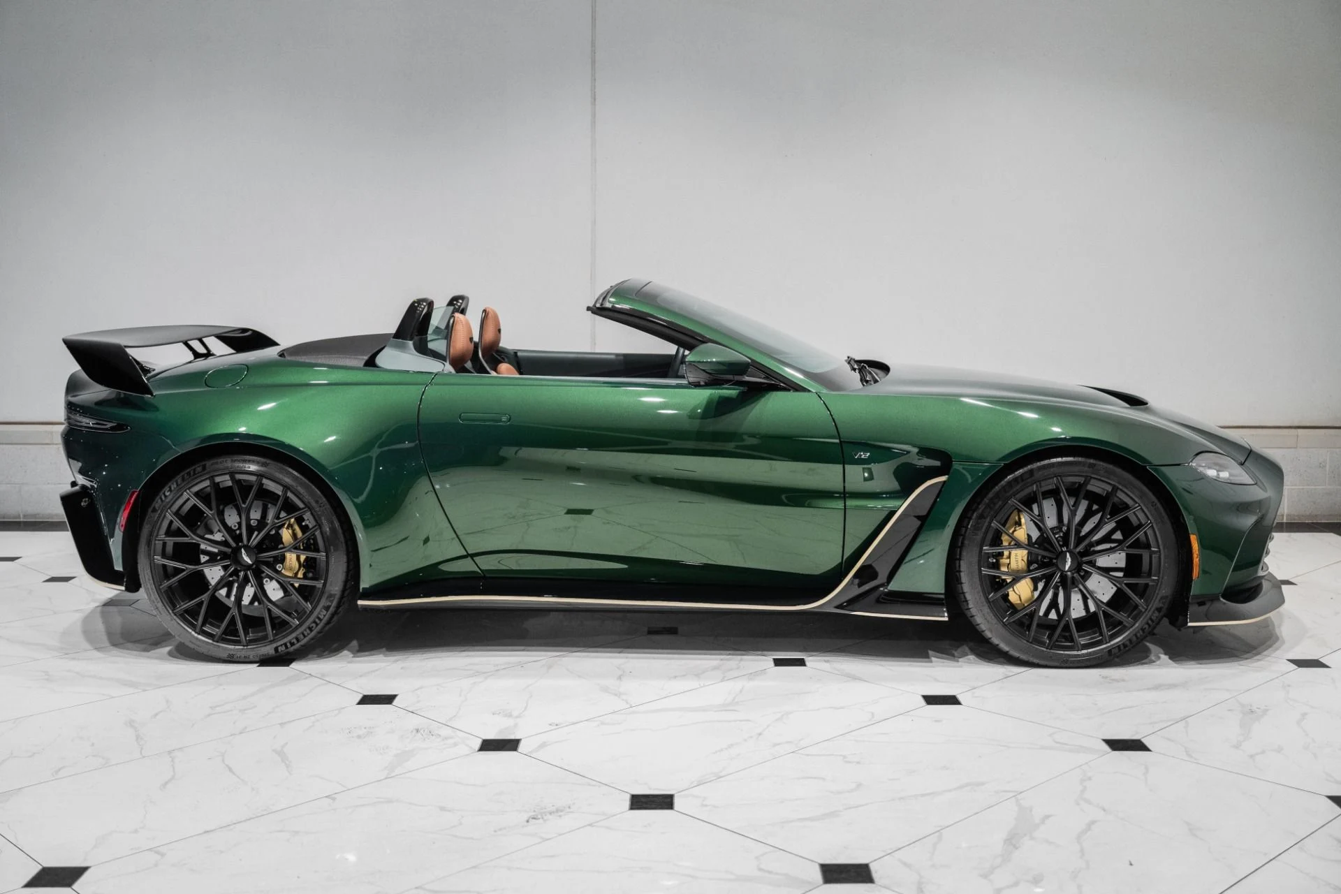 mph040_740380789_Used_2023_Aston_Martin_Vantage_V12_1787759949_5f53845b89