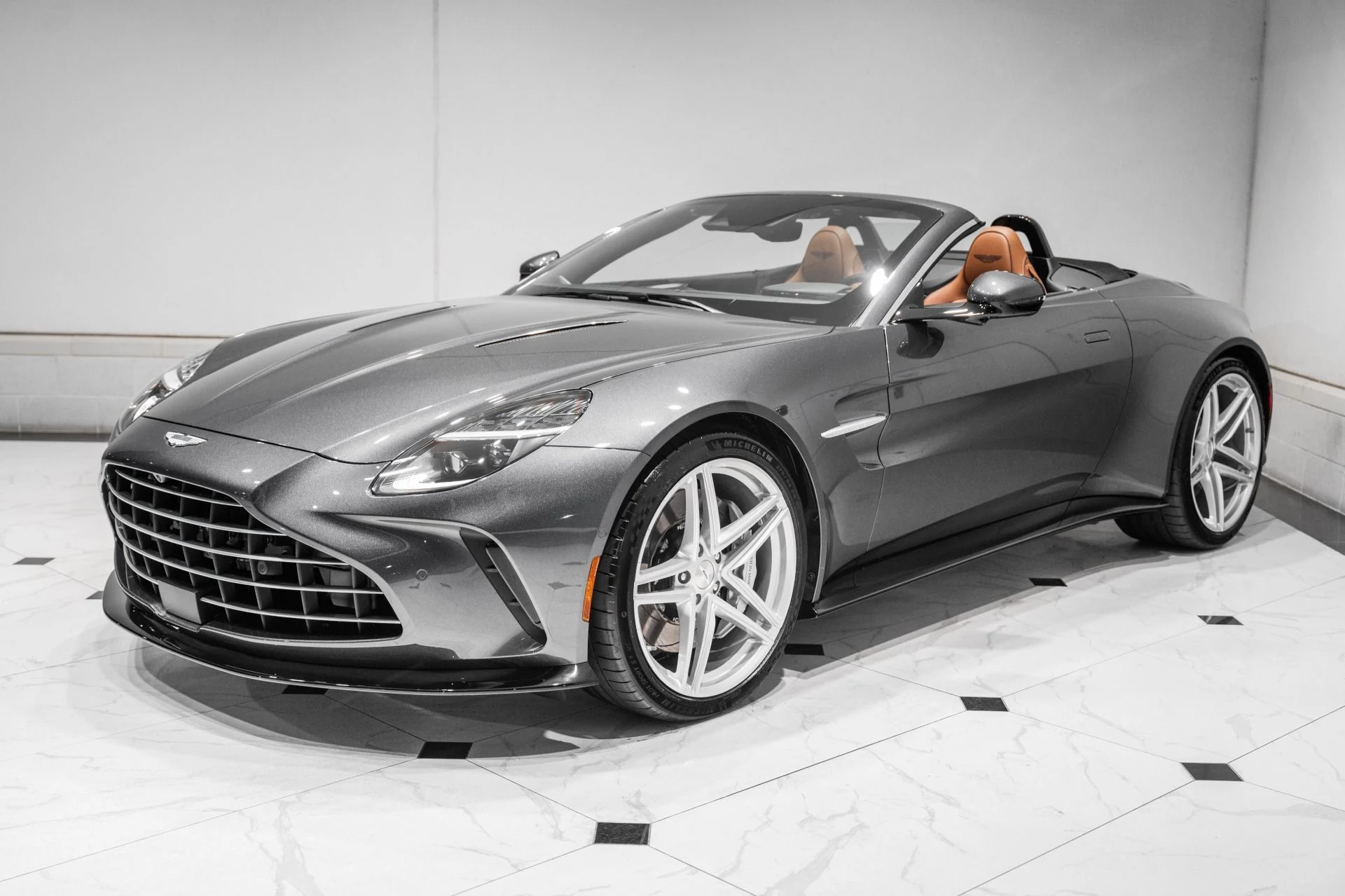 mph040_754920968_New_2026_Aston_Martin_Vantage_Roadster_1785470617_f1668e5bfe