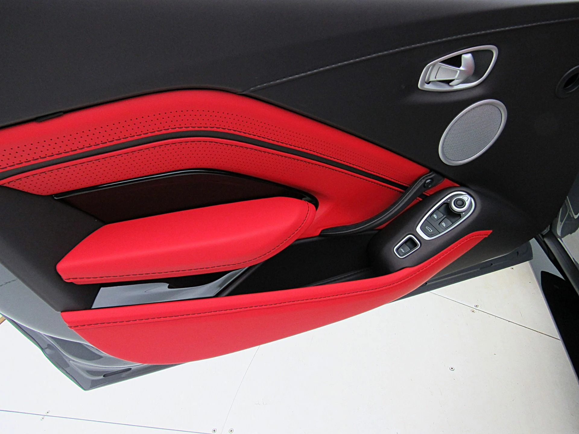 mph040_764641520_Used_2023_Aston_Martin_Vantage_Roadster_021c6c7bb2