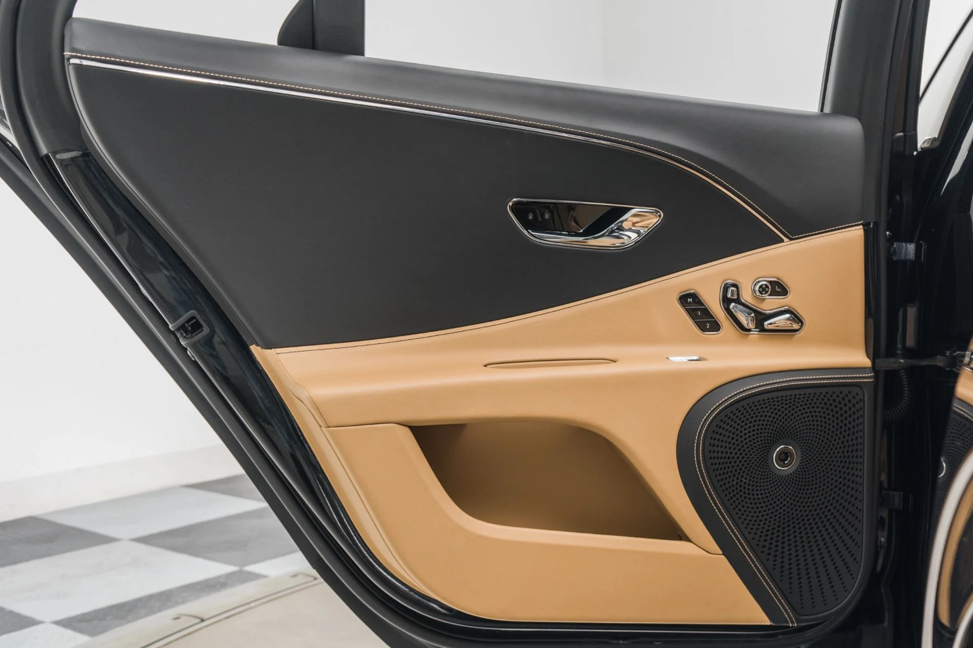 mph040_765856733_Used_2023_Bentley_Flying_Spur_Hybrid_Four_Seat_Comfort_Specification_Contrast_Piping_and_Stitching_1772036737_e06c82c334