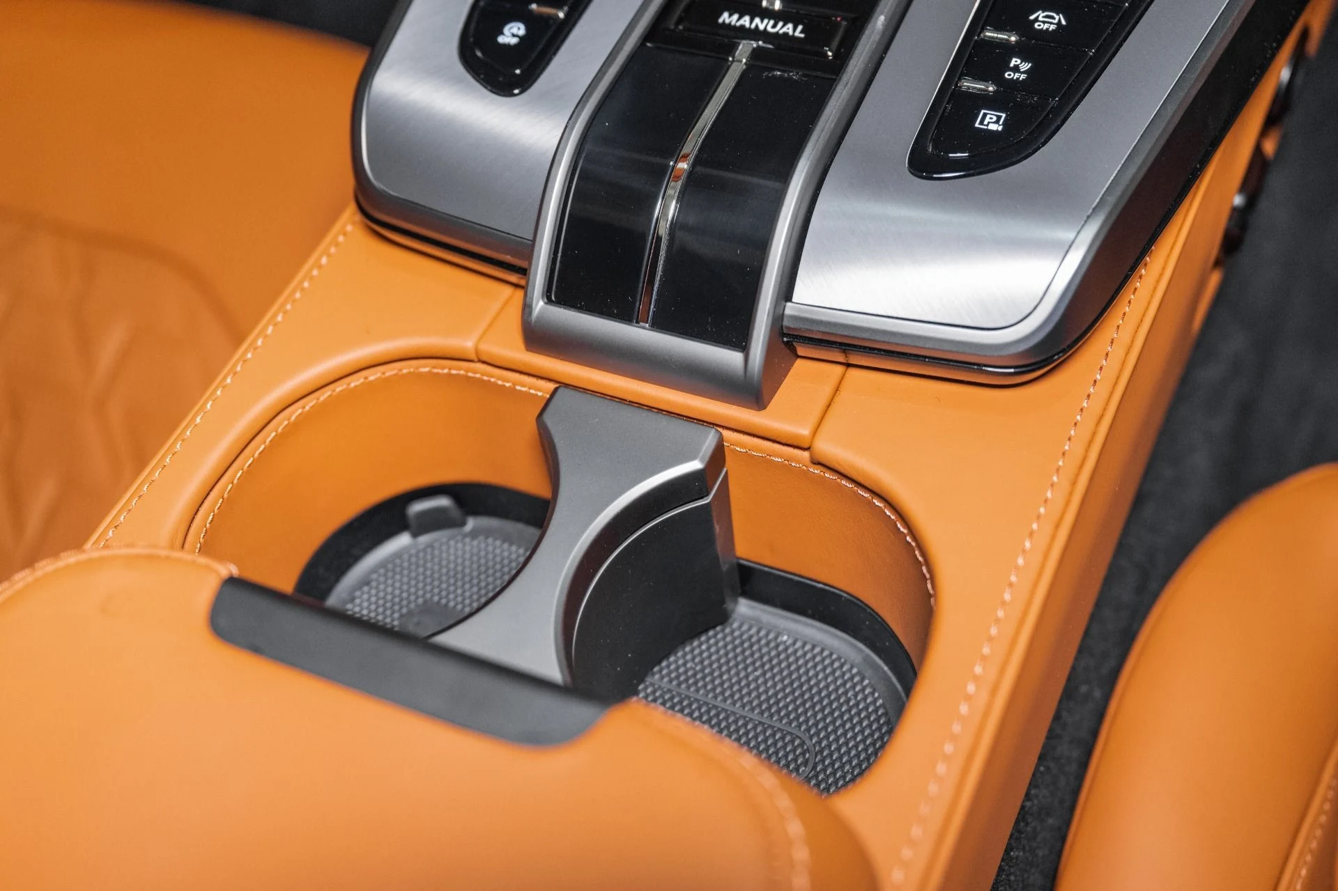 mph040_777579838_Used_2025_Aston_Martin_Vanquish_1751745767_f7147544b6