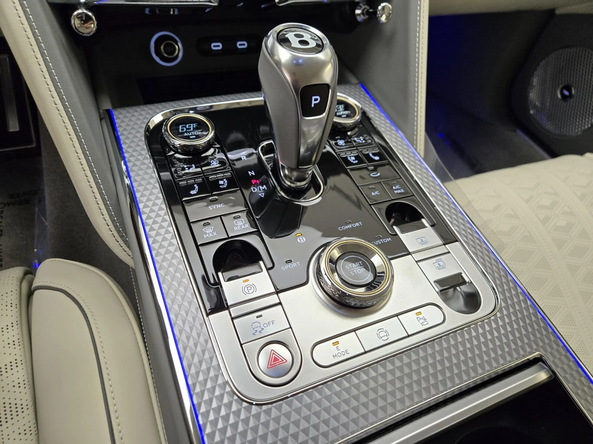 mph040_789807334_Used_2025_Bentley_Flying_Spur_Speed_1760420819_2a01ad4307