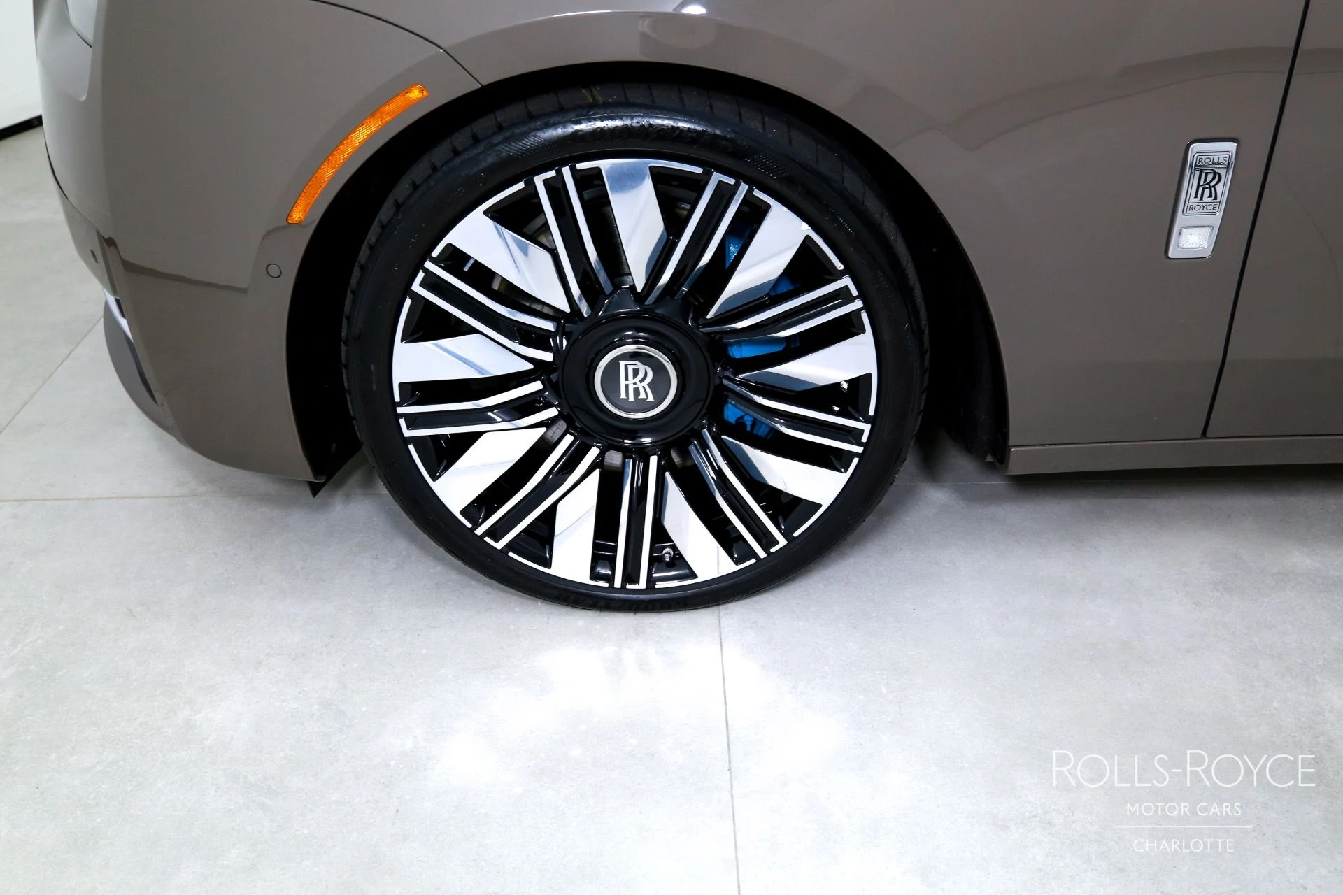 mph040_80173537_Used_2025_Rolls_Royce_Ghost_1759510962_f438569f2b