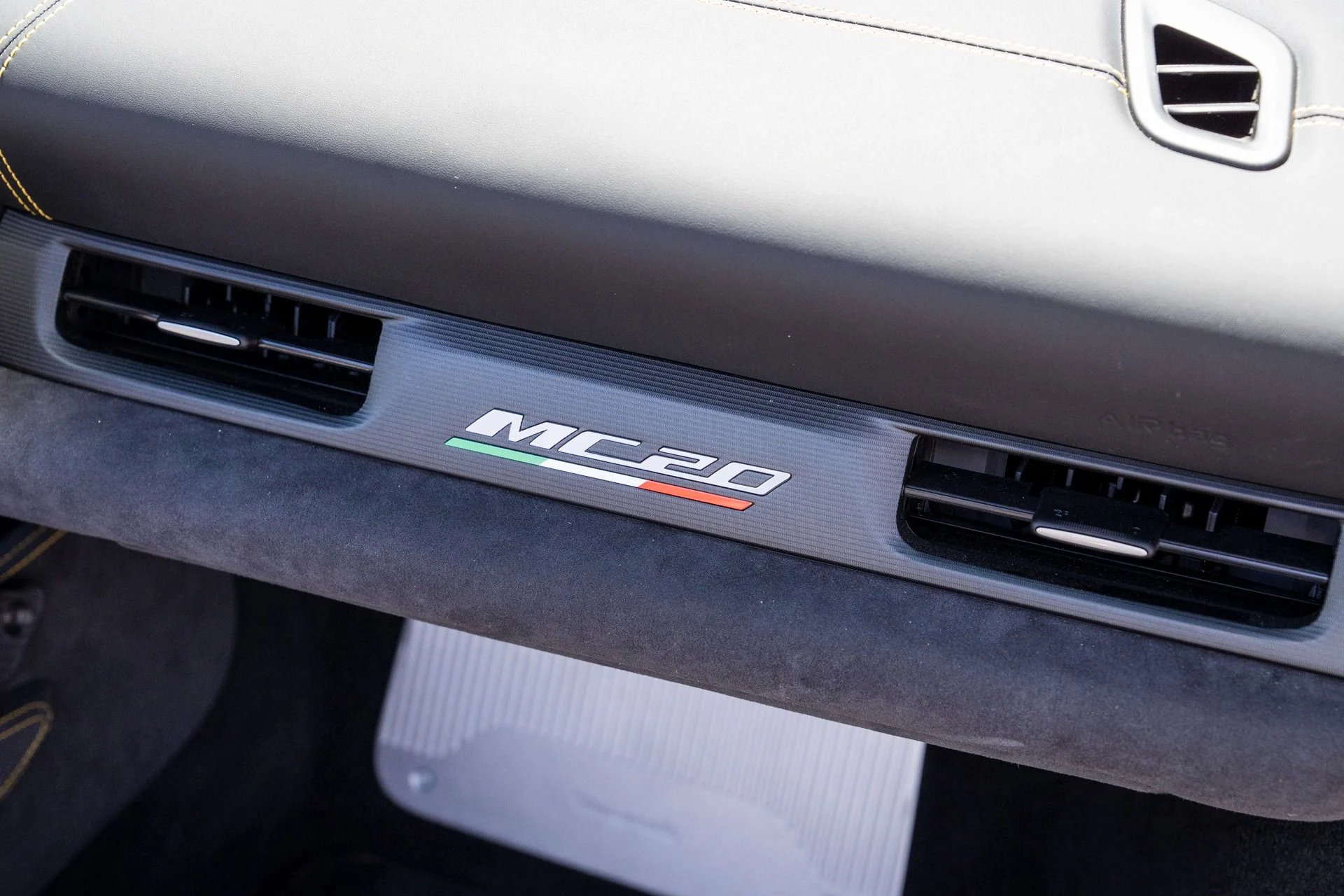 mph040_824213858_Used_2023_Maserati_MC_20_Cielo_1754337381_1baac9586a