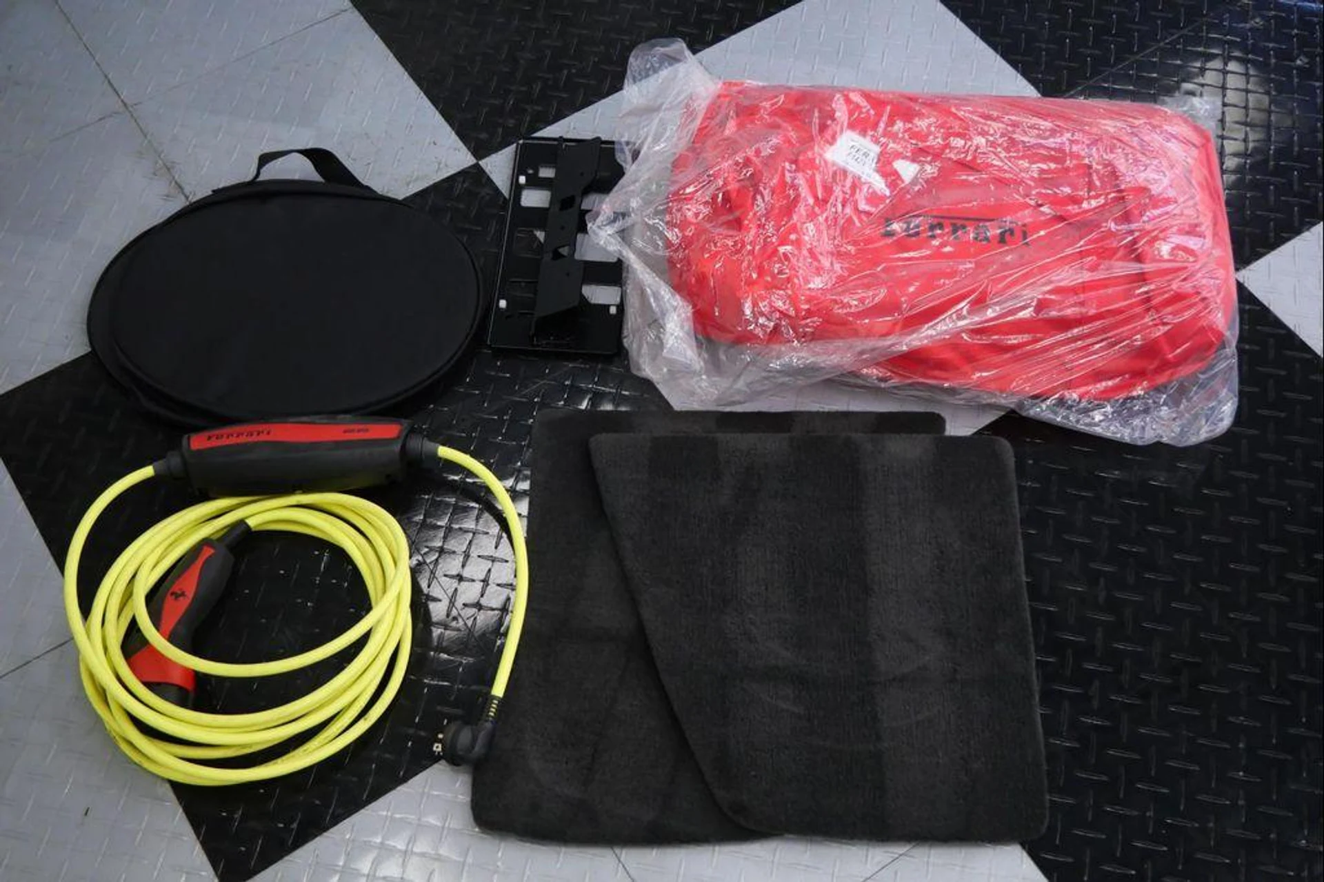 mph040_839960119_Ddjsr75_P781_Sj1g_GW_Teelw_Lbus_d4d5033621