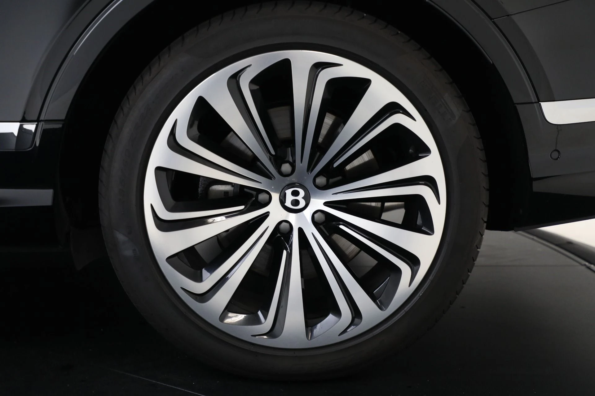 mph040_848521558_Used_2023_Bentley_Bentayga_Azure_V8_501b8a9f2d