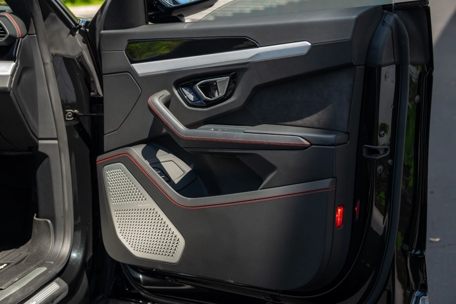 mph040_861121172_Used_2020_Lamborghini_Urus_1758836559_a38cb205d0