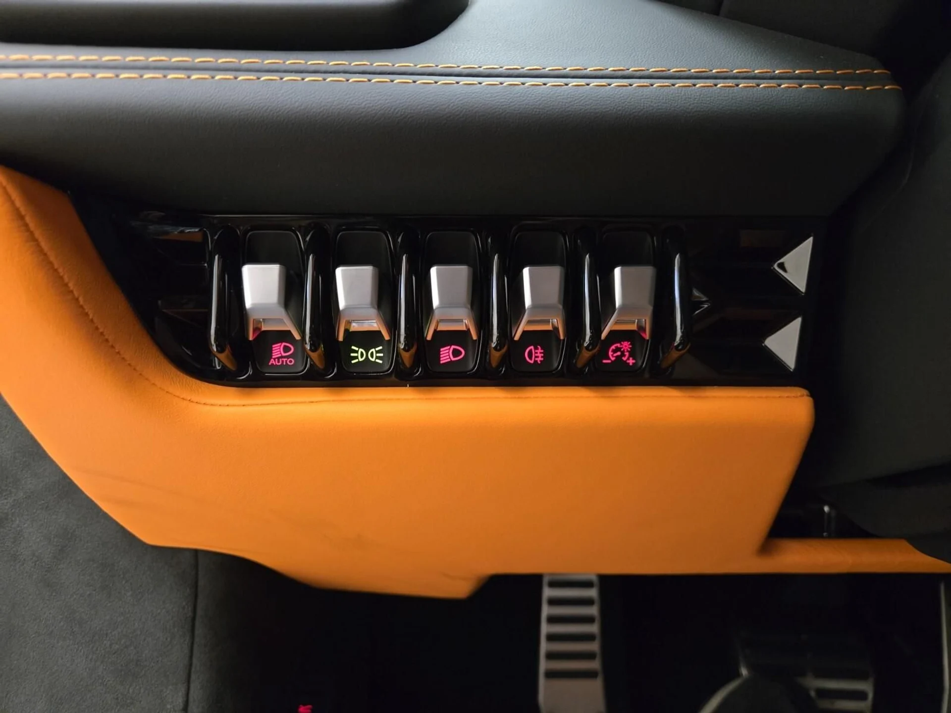 mph040_871814849_Used_2023_Lamborghini_Huracan_Tecnica_1777355926_e4f96f221d