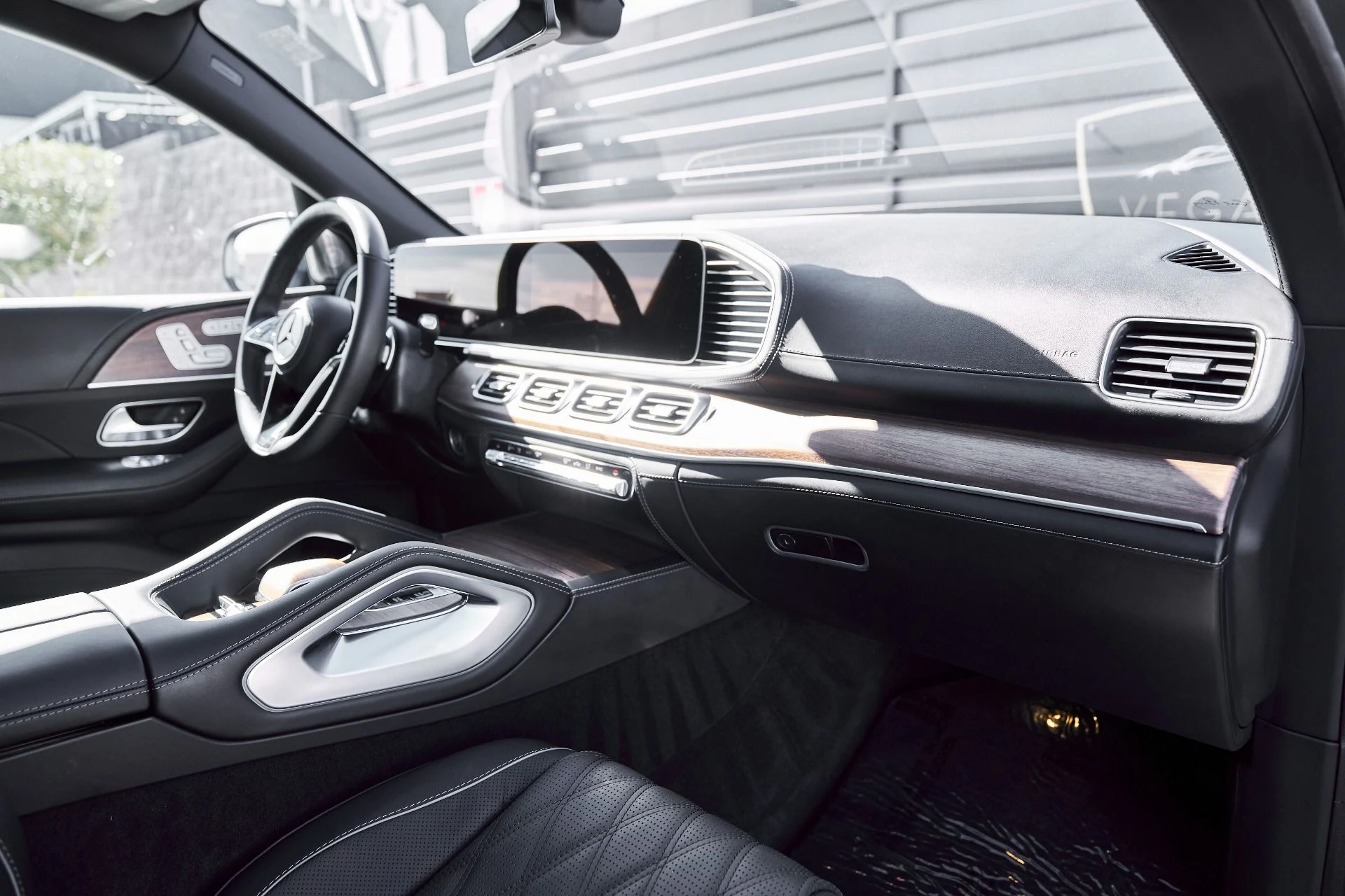 mph040_875196349_Used_2025_Mercedes_Benz_GLS_Maybach_GLS_600_1771467912_619a572c29