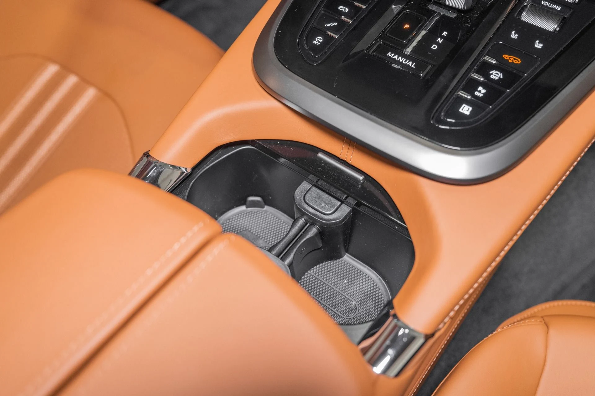 mph040_87547489_New_2026_Aston_Martin_DBX_707_1786371881_fb72c6c444