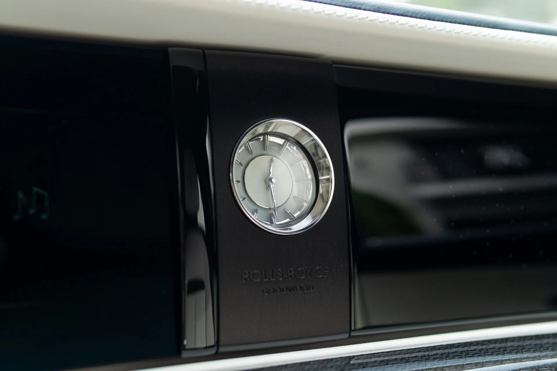 mph040_897622053_Used_2023_Rolls_Royce_Black_Badge_Ghost_1765569637_6fb617c93e