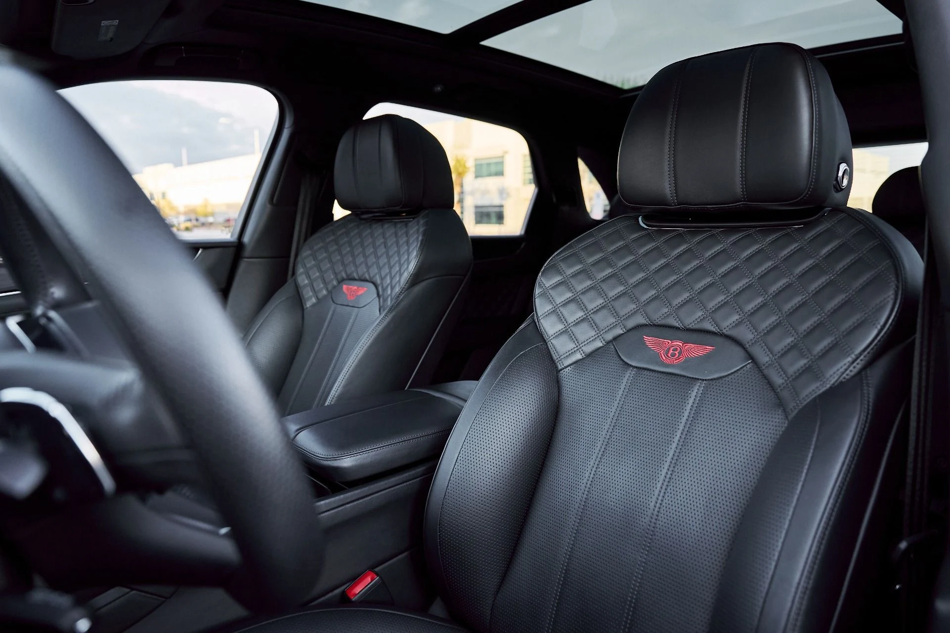 mph040_90663654_Used_2022_Bentley_Bentayga_V8_1768246153_8b7a8e8e45