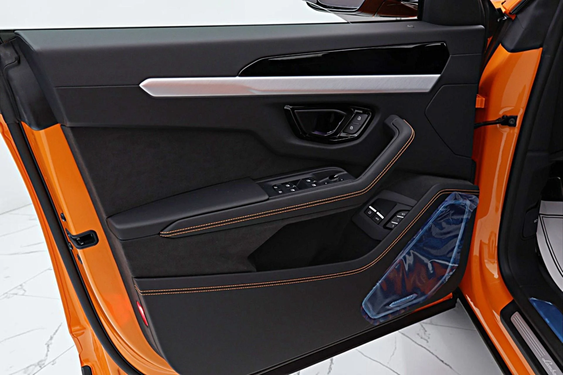 mph040_929286405_New_2026_Lamborghini_Urus_SE_fee963c28f