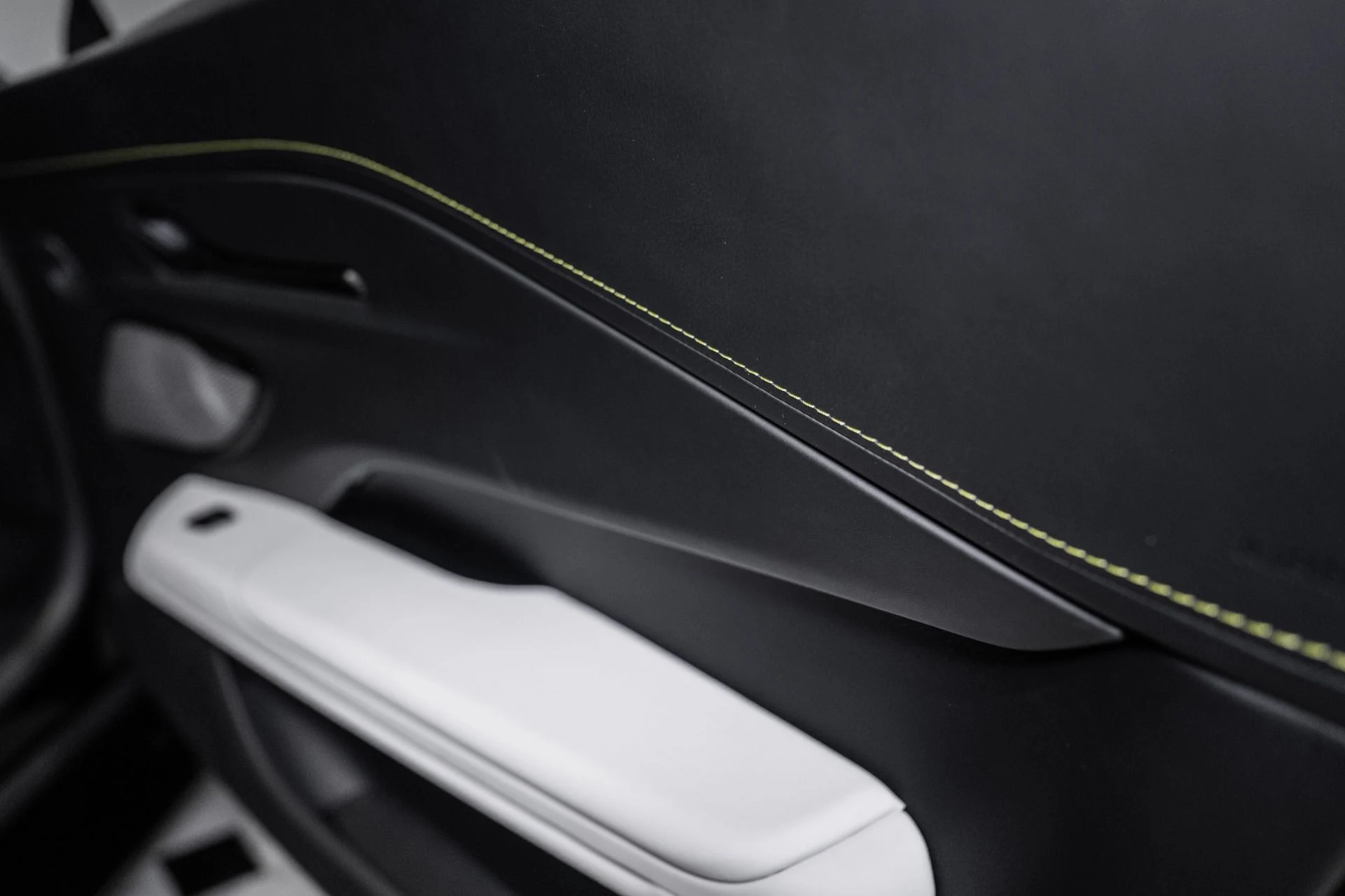 mph040_948620265_New_2026_Aston_Martin_Vantage_S_Roadster_1780941042_93f1801849