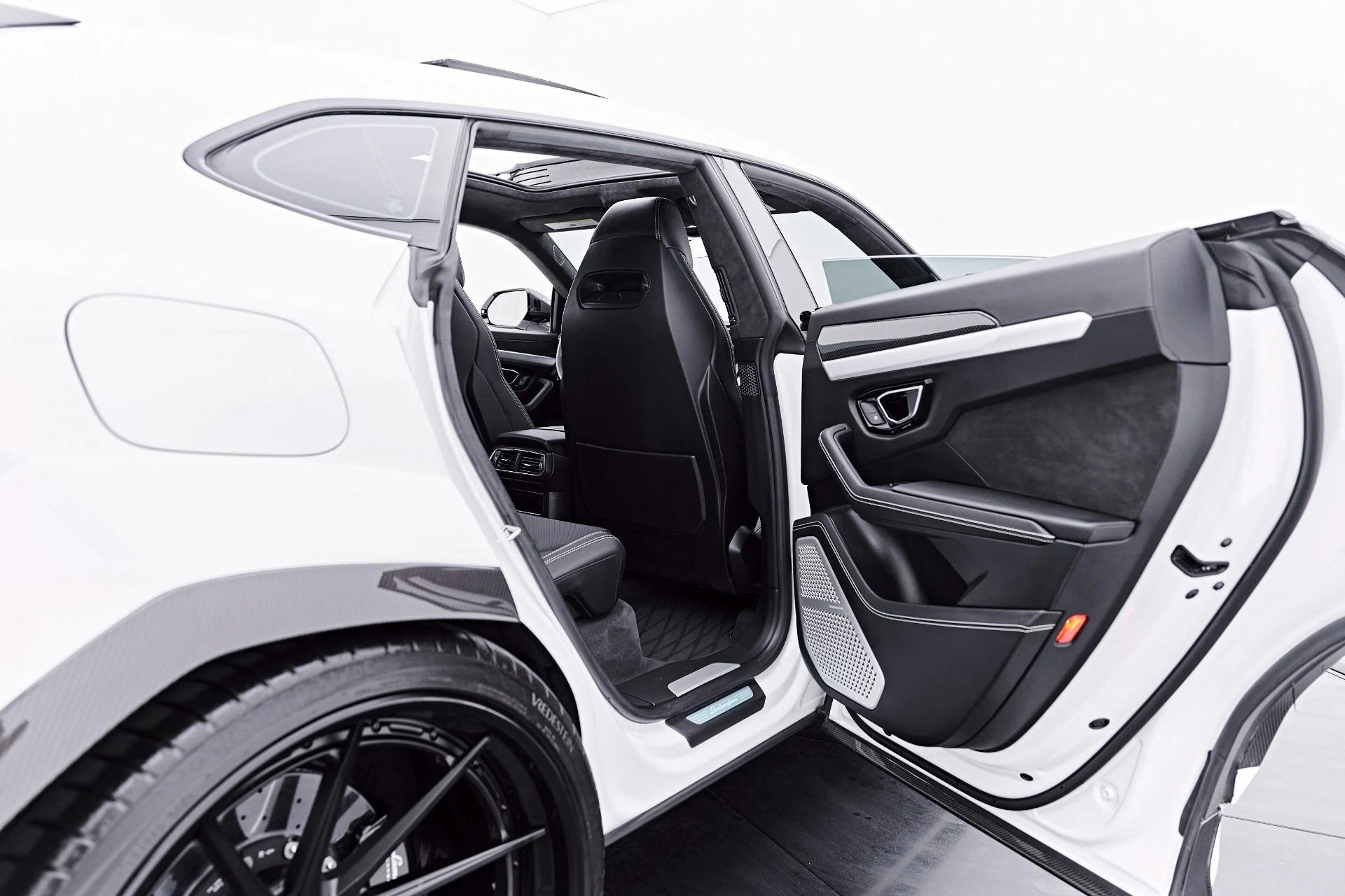 mph040_954748424_Used_2021_Lamborghini_Urus_1787967118_a53e0e3b4f
