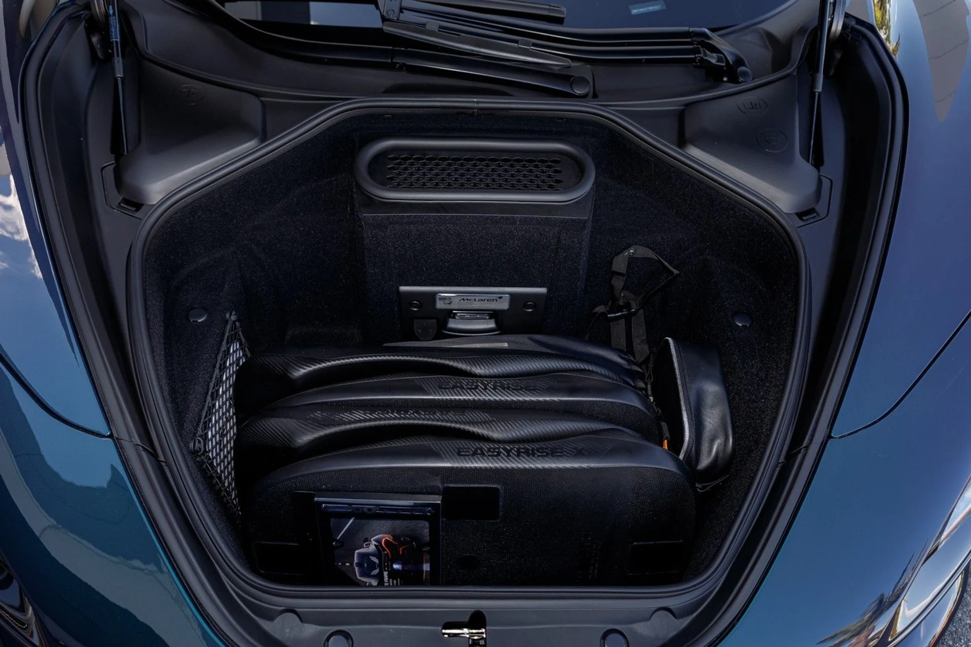 mph040_97017020_646_p41_l_811a2b72b9