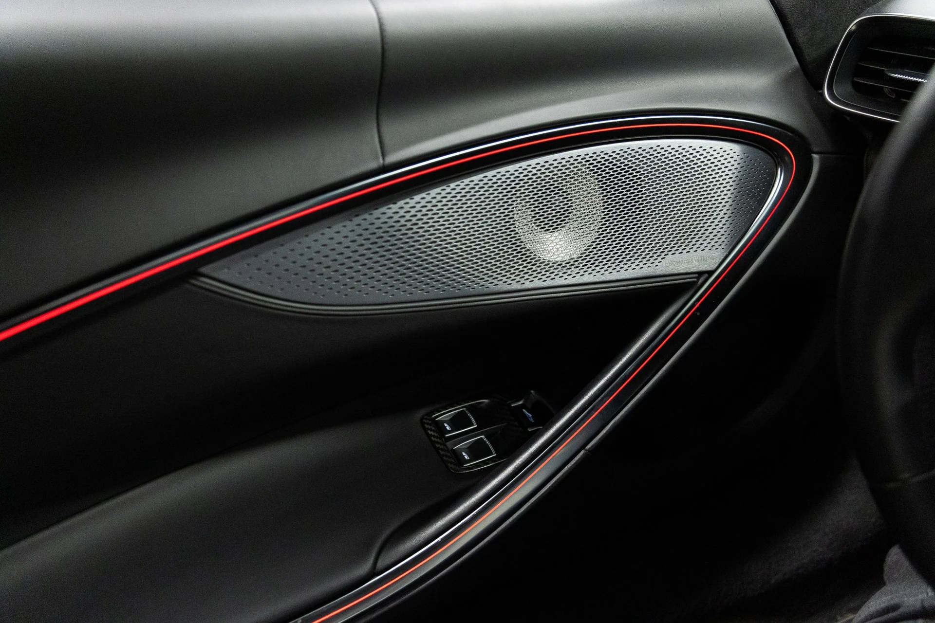 mph040_972082436_a07f4787f1a483e4bf85684e3c068c95x_a5e7c662c6