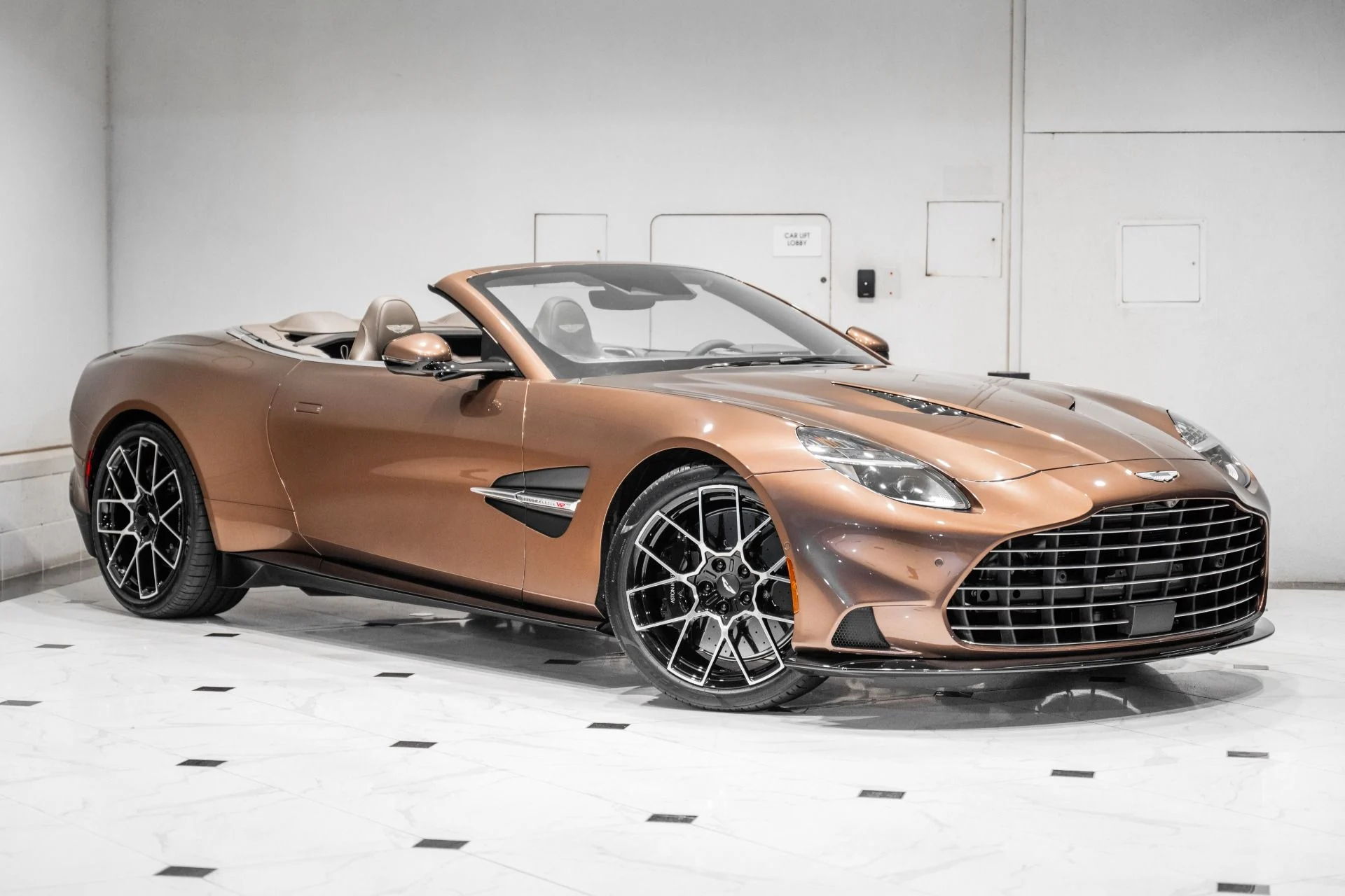 mph040_973359101_New_2026_Aston_Martin_Vanquish_Volante_1783526001_3491f823d0