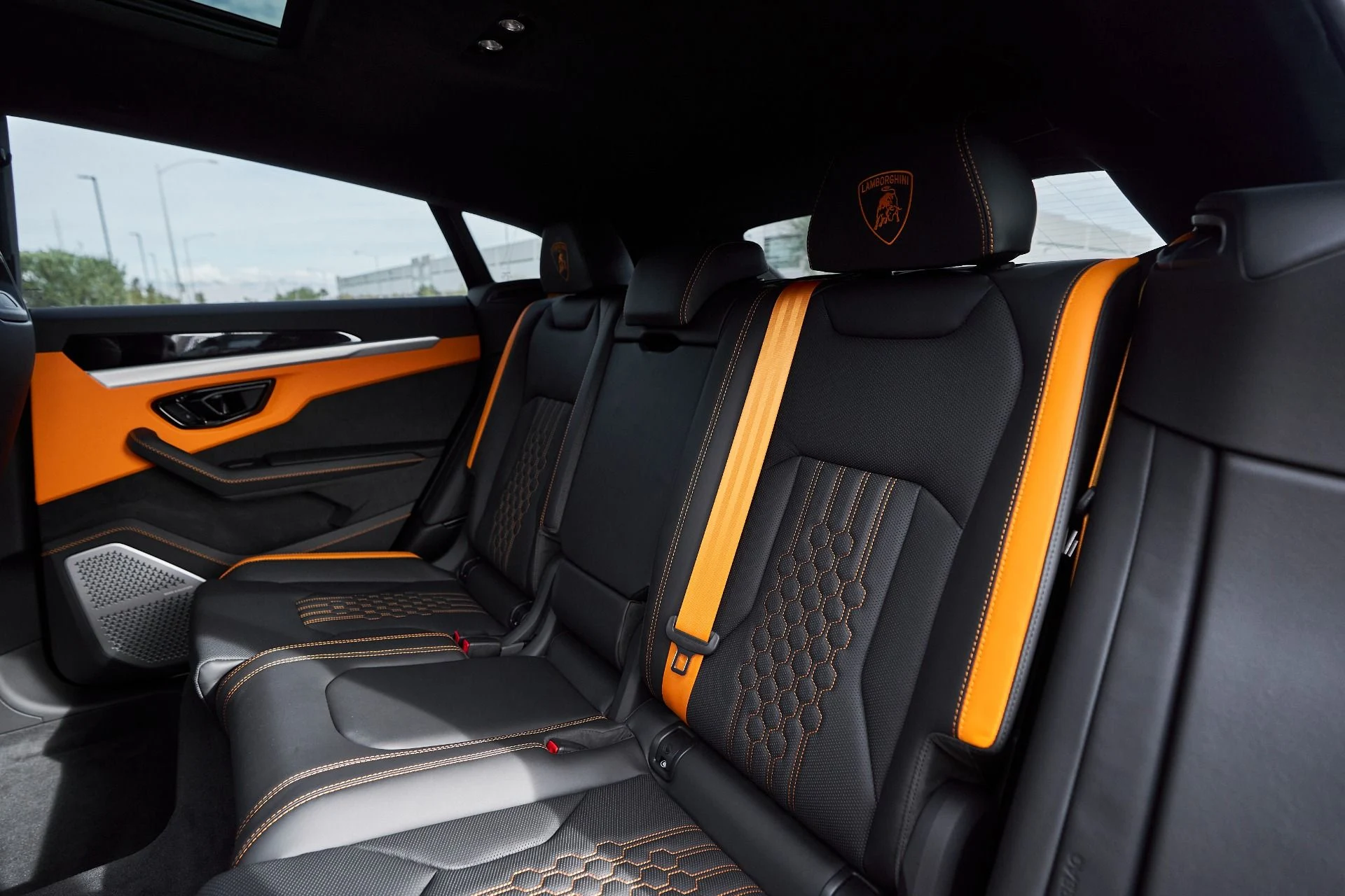 mph041_1002393739_Used_2025_Lamborghini_Urus_SE_1763677043_240a650c2e