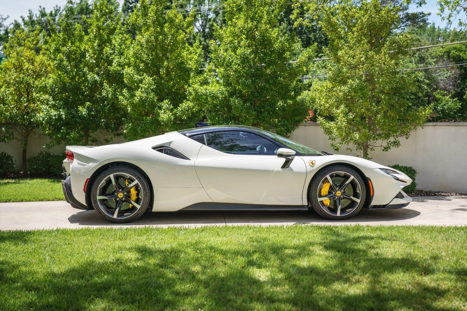 mph041_1009758739_Used_2023_Ferrari_SF_90_Stradale_1778270898_d9ae3f2e10
