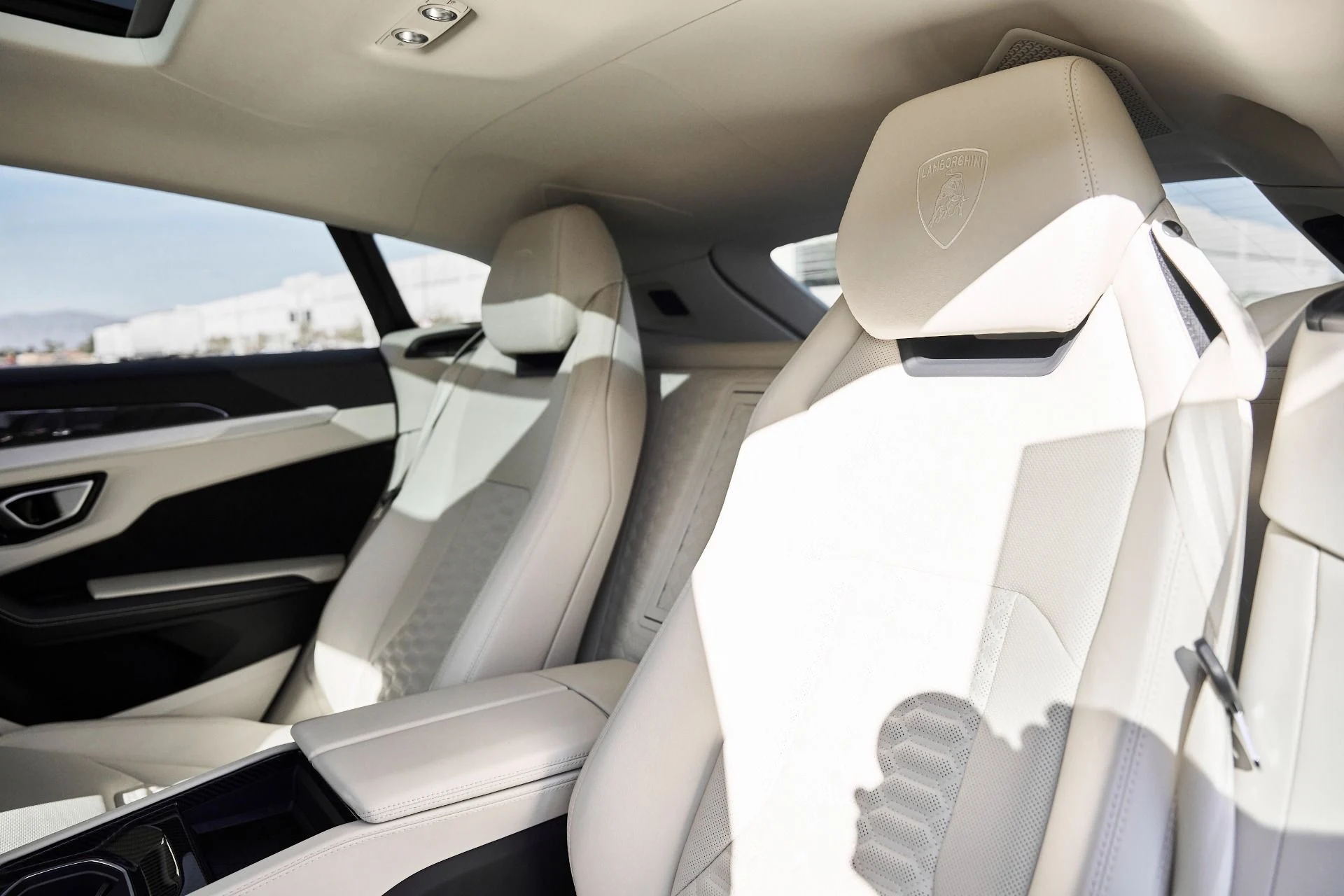 mph041_1010799640_Used_2021_Lamborghini_Urus_1772650672_e4e955e3c2