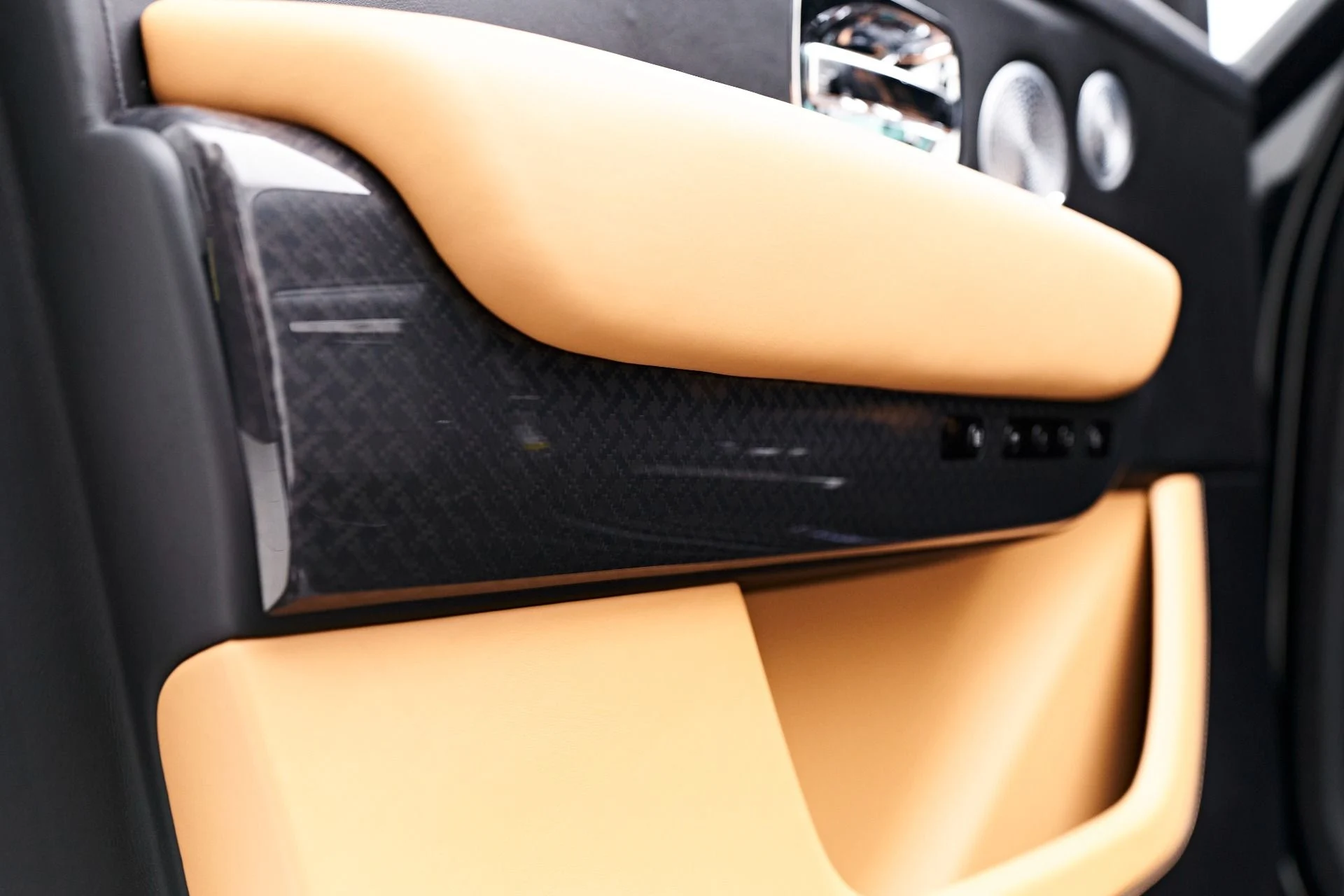 mph041_1014668748_Used_2022_Rolls_Royce_Cullinan_Base_1679686724_ddbb5e80f7