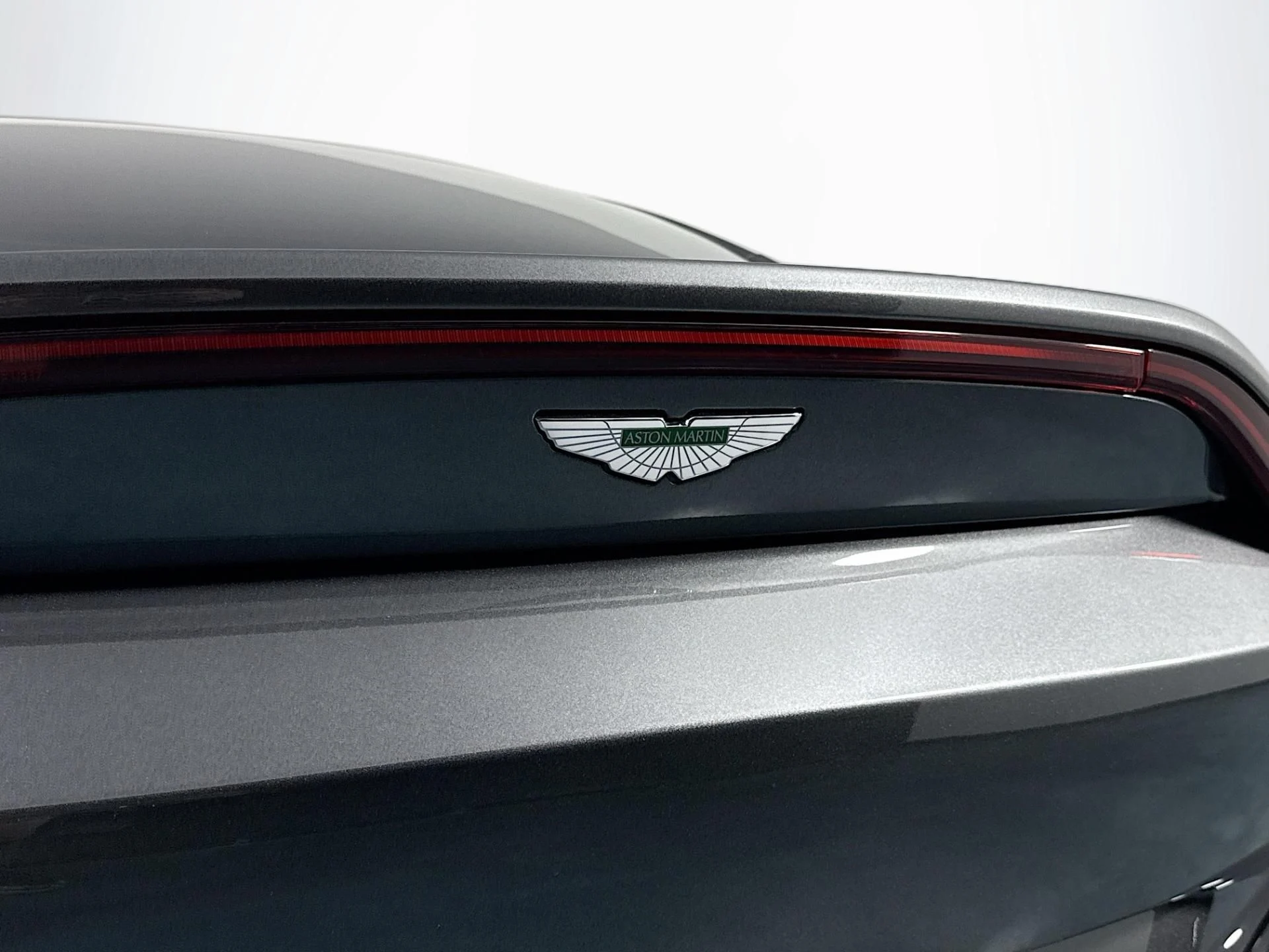 mph041_1026678881_Used_2020_Aston_Martin_Vantage_1784230074_ac67cc0778