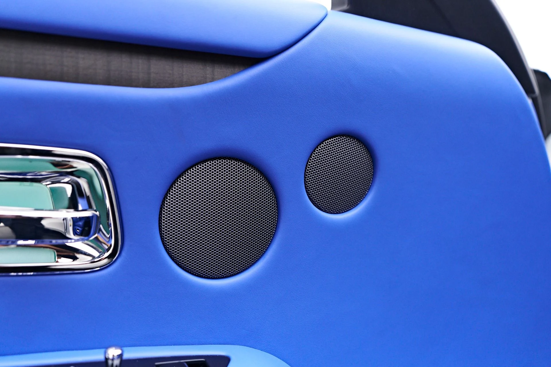 mph041_1029042174_Used_2024_Rolls_Royce_Ghost_Base_1757190838_baba005d8f