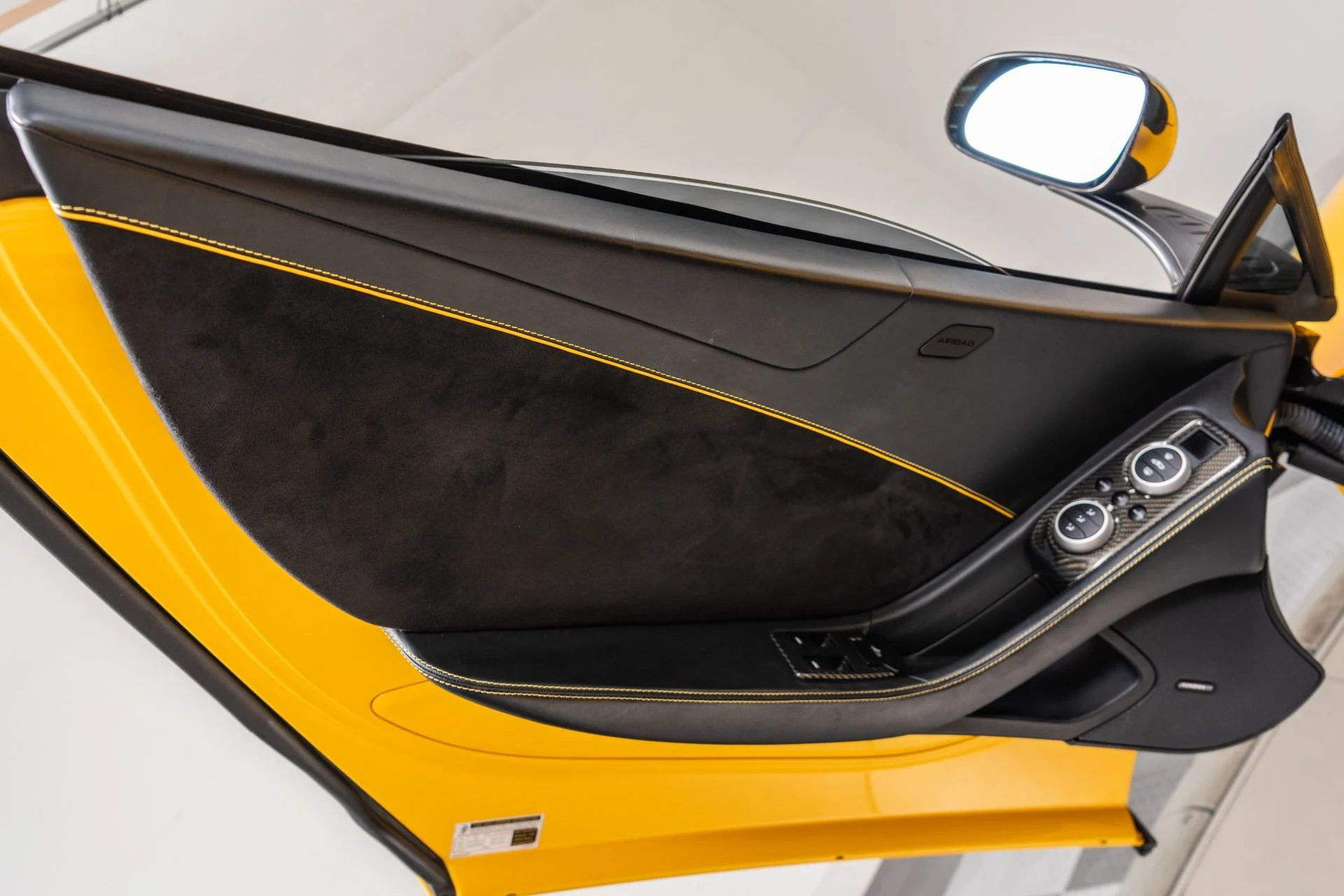 mph041_1038271032_Used_2015_Mc_Laren_650_S_Spyder_1790194559_11d2a9138c