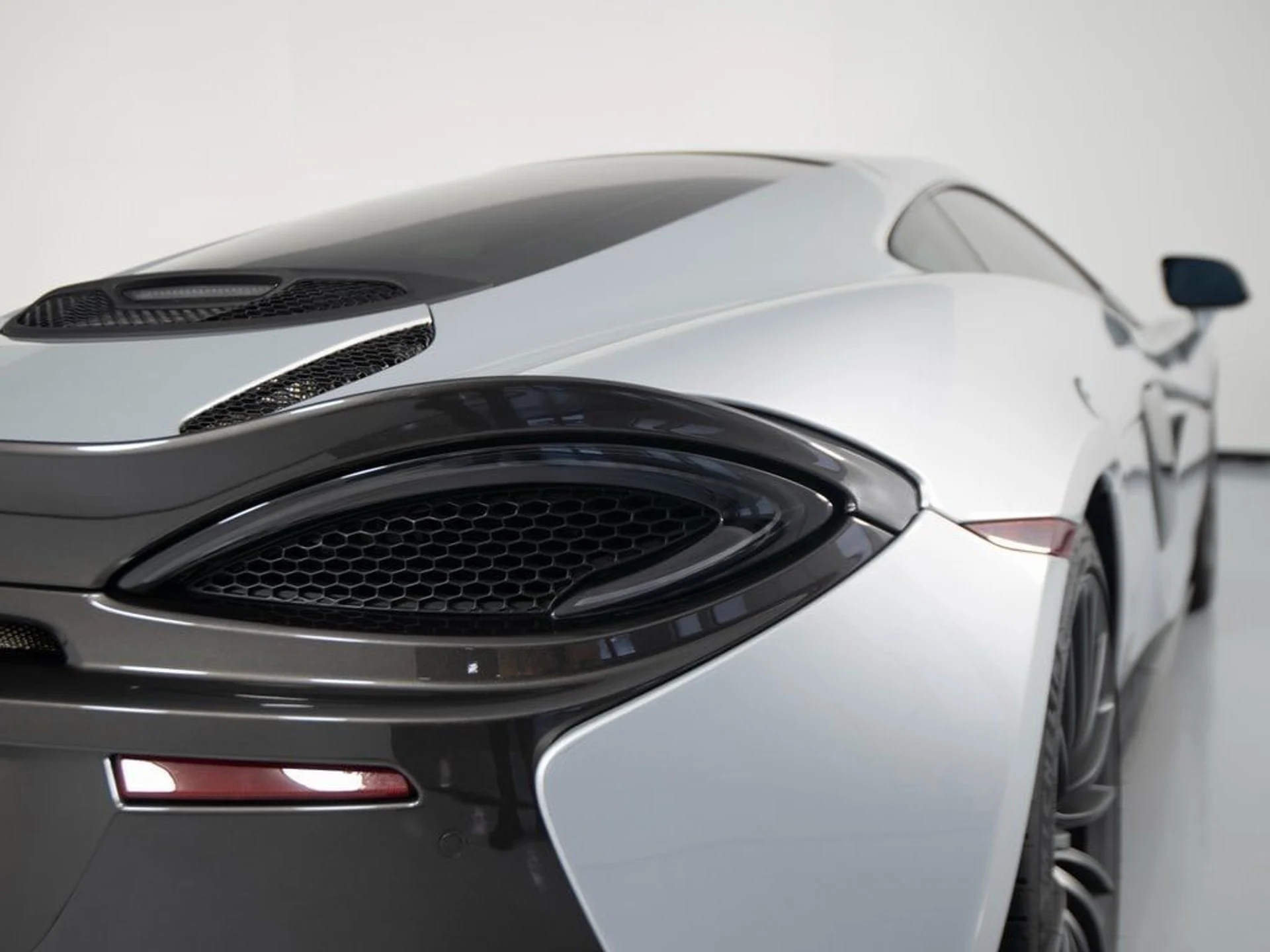 mph041_106643438_a4f6b86060e062aee0dc848b6642127dx_329b1cd5a6