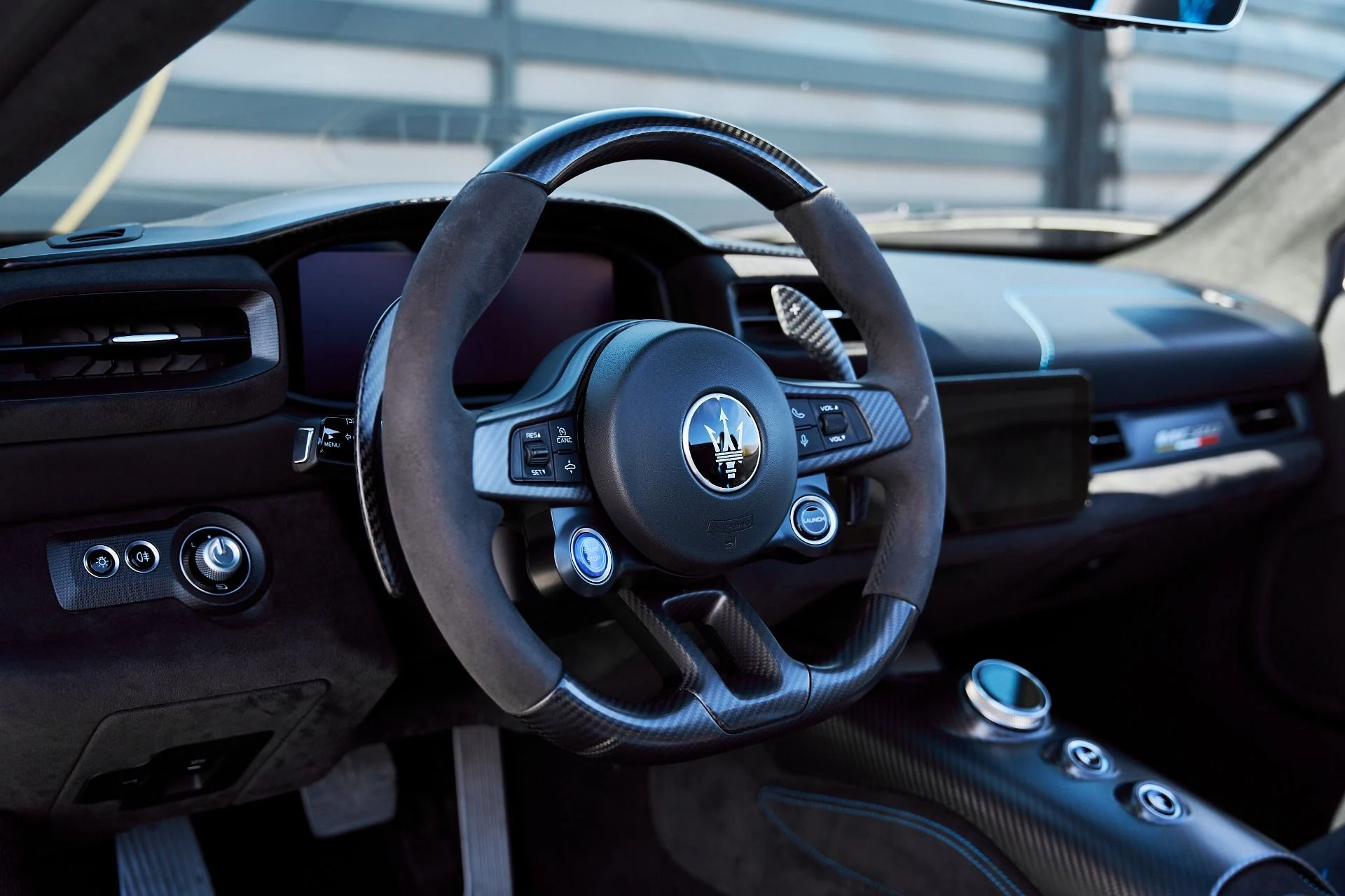 mph041_1069783692_Used_2023_Maserati_MC_20_1769481236_057bb61522