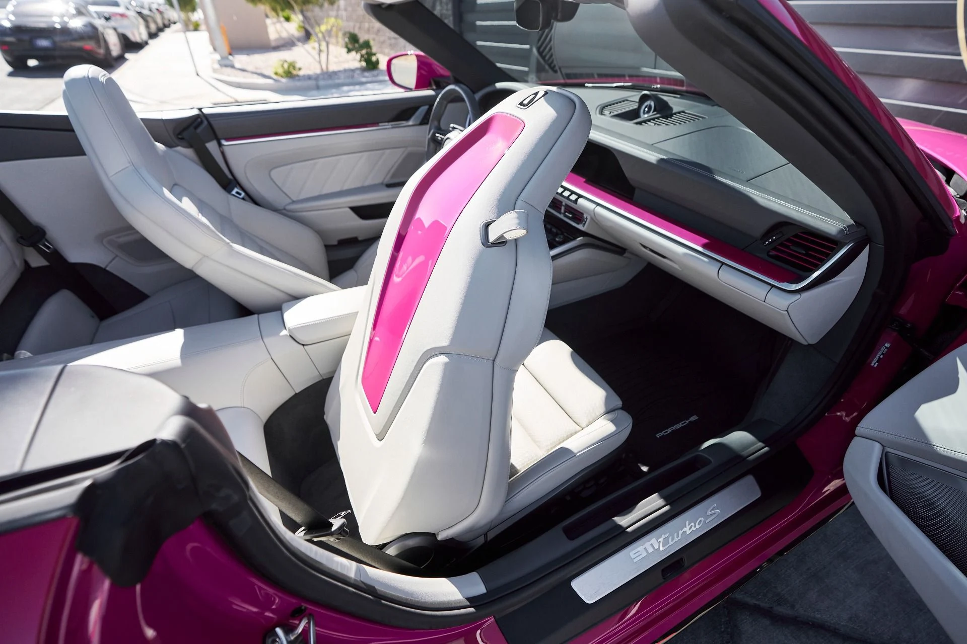 mph041_1071871336_Used_2023_Porsche_911_Turbo_1762568170_1bd57e219f