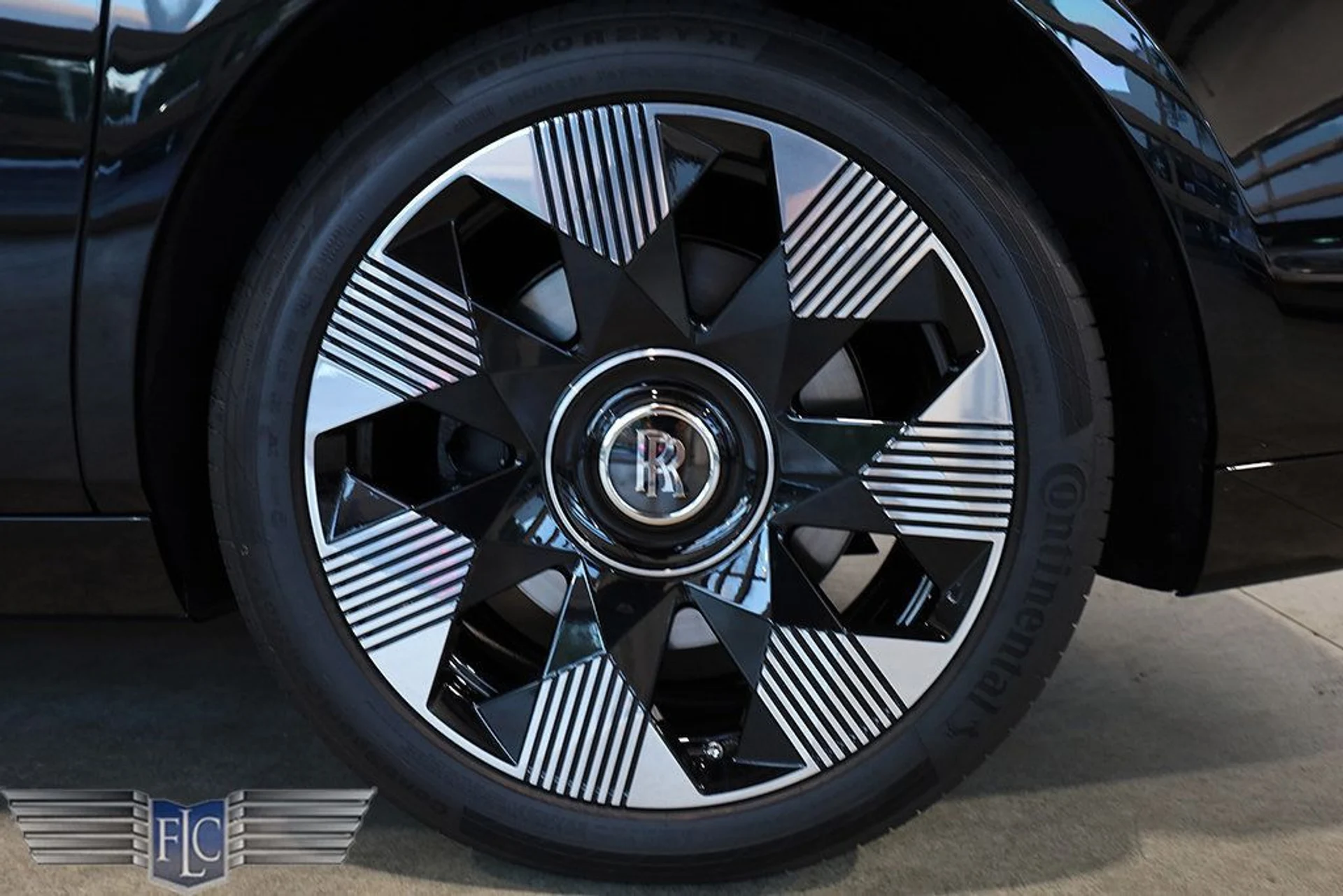 mph041_1093132785_used_2025_rolls_royce_phantom_sedan_9689_22959551_42_1024_e4ee4eff31