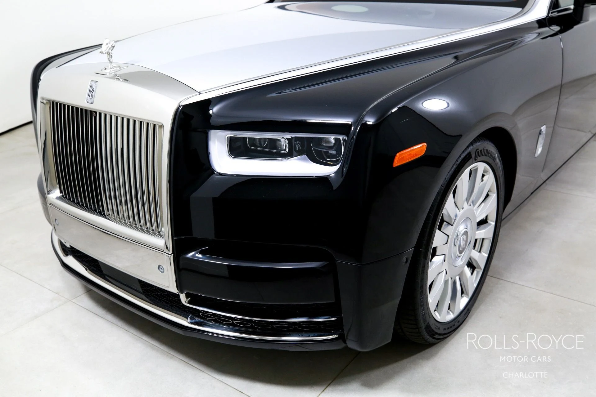 mph041_1102045703_Used_2018_Rolls_Royce_Phantom_1754410279_434bba6e09