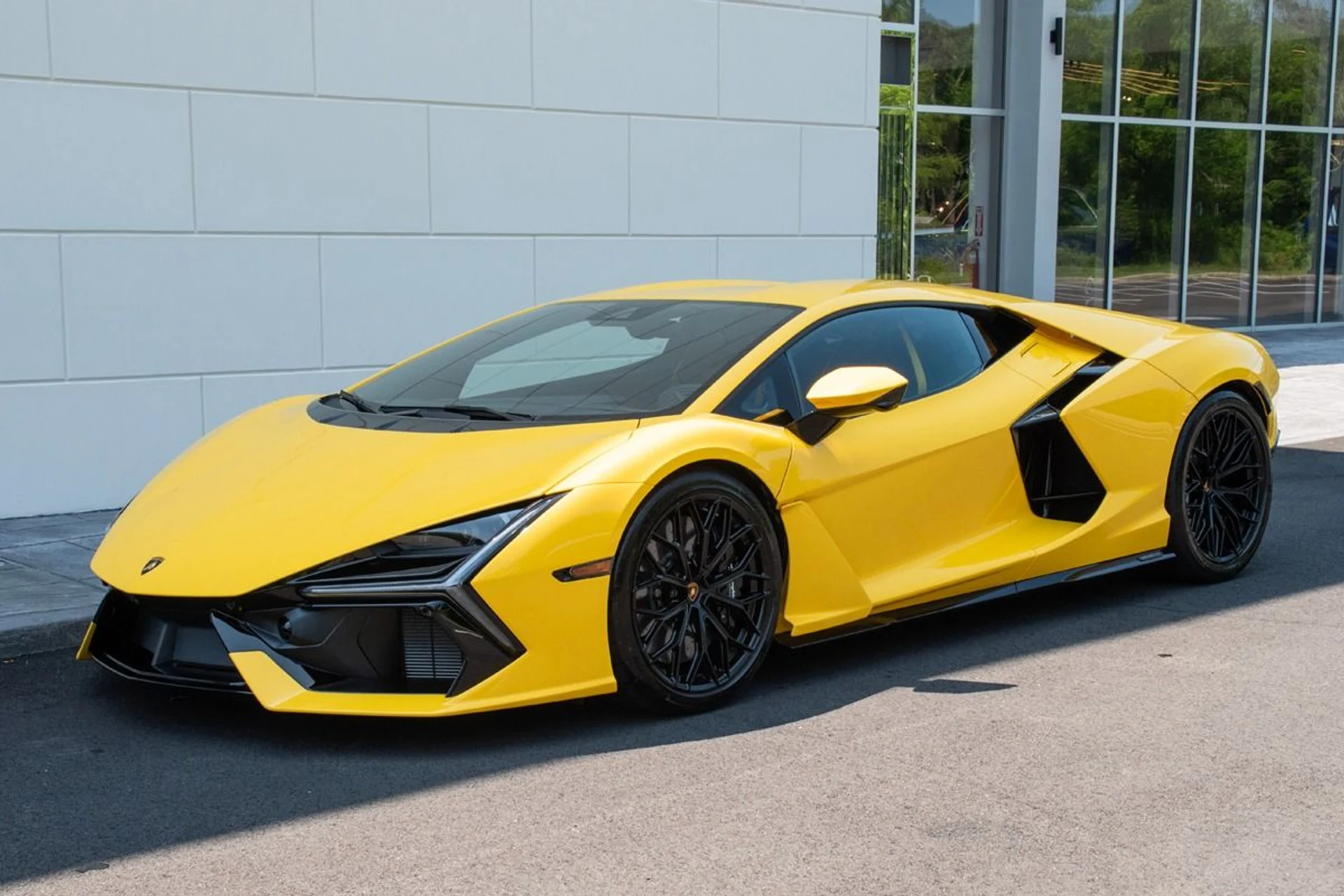 mph041_1106755819_Used_2024_Lamborghini_Revuelto_1740383899_165e5be5ca