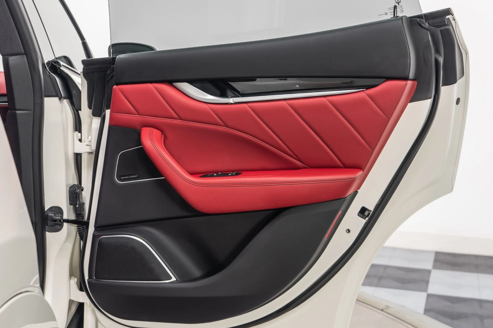 mph041_1109385557_Used_2022_Maserati_Levante_Modena_Nerissimo_Package_Comfort_and_Convenience_Package_1773694217_76dff0751d