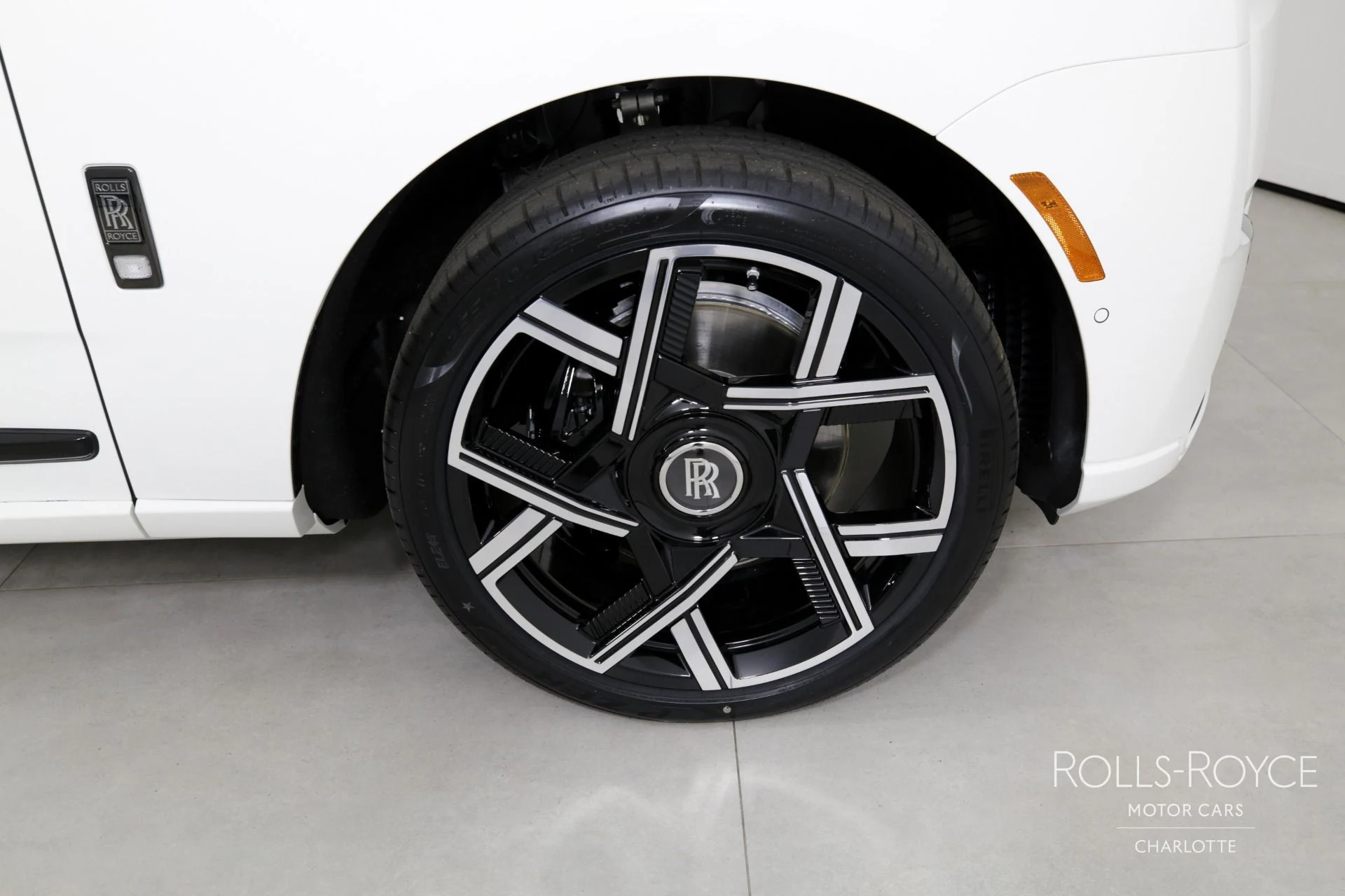 mph041_1130375727_Used_2025_Rolls_Royce_Black_Badge_Cullinan_1734452327_906b4a0d8d