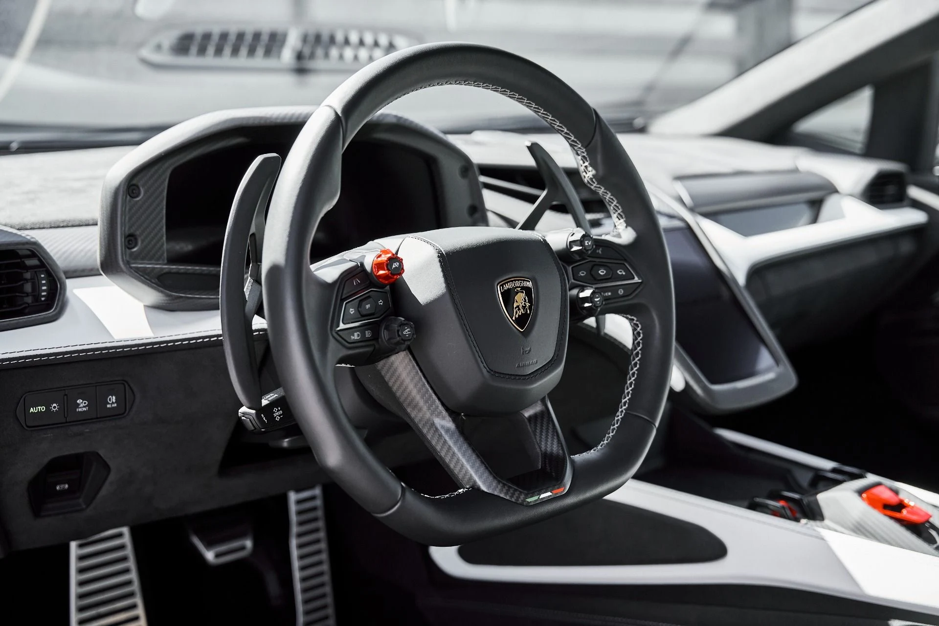 mph041_1139158799_Used_2026_Lamborghini_Revuelto_Base_1777078414_1383352d0d