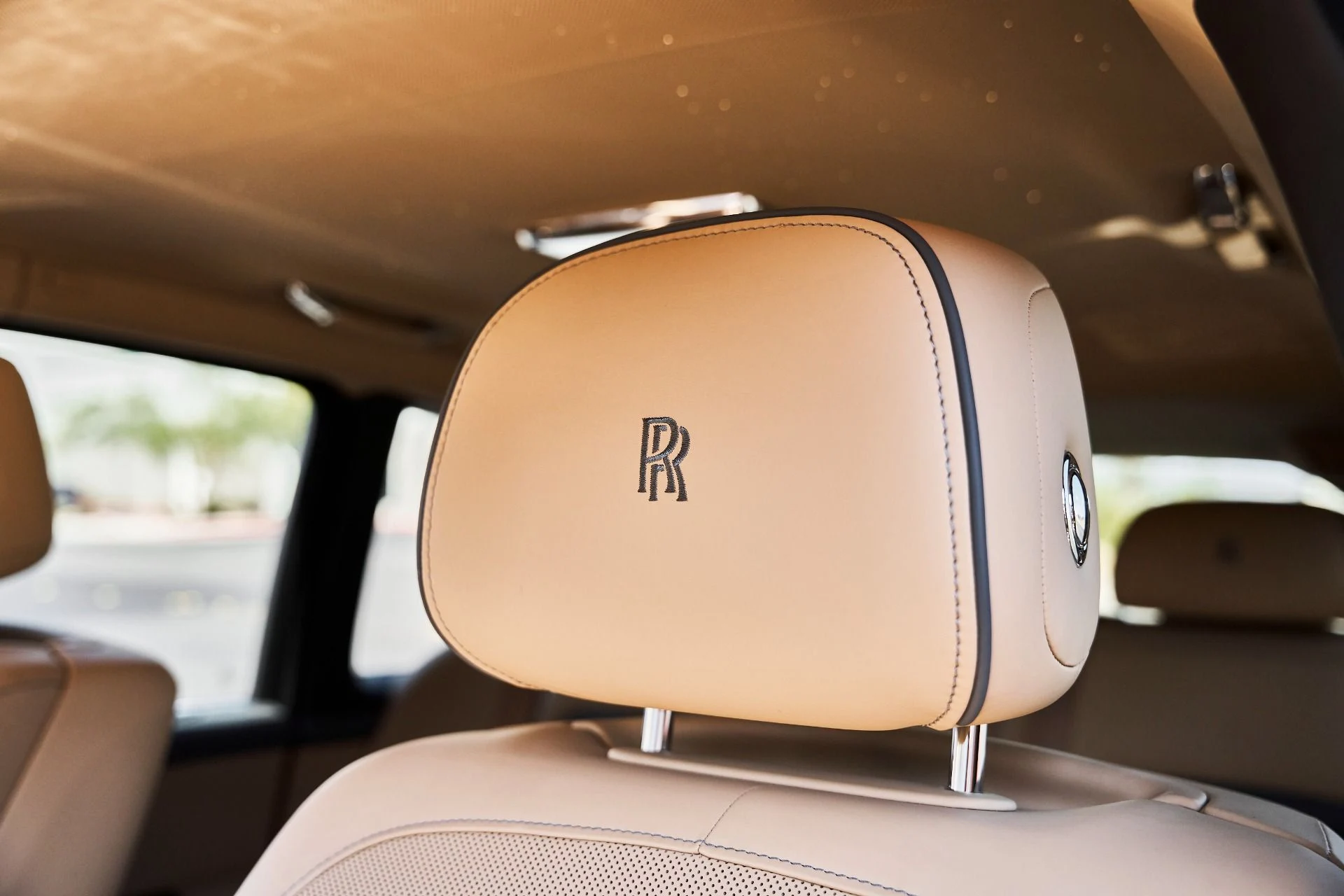 mph041_1150578470_Used_2020_Rolls_Royce_Cullinan_Base_1781656876_2672a9b183