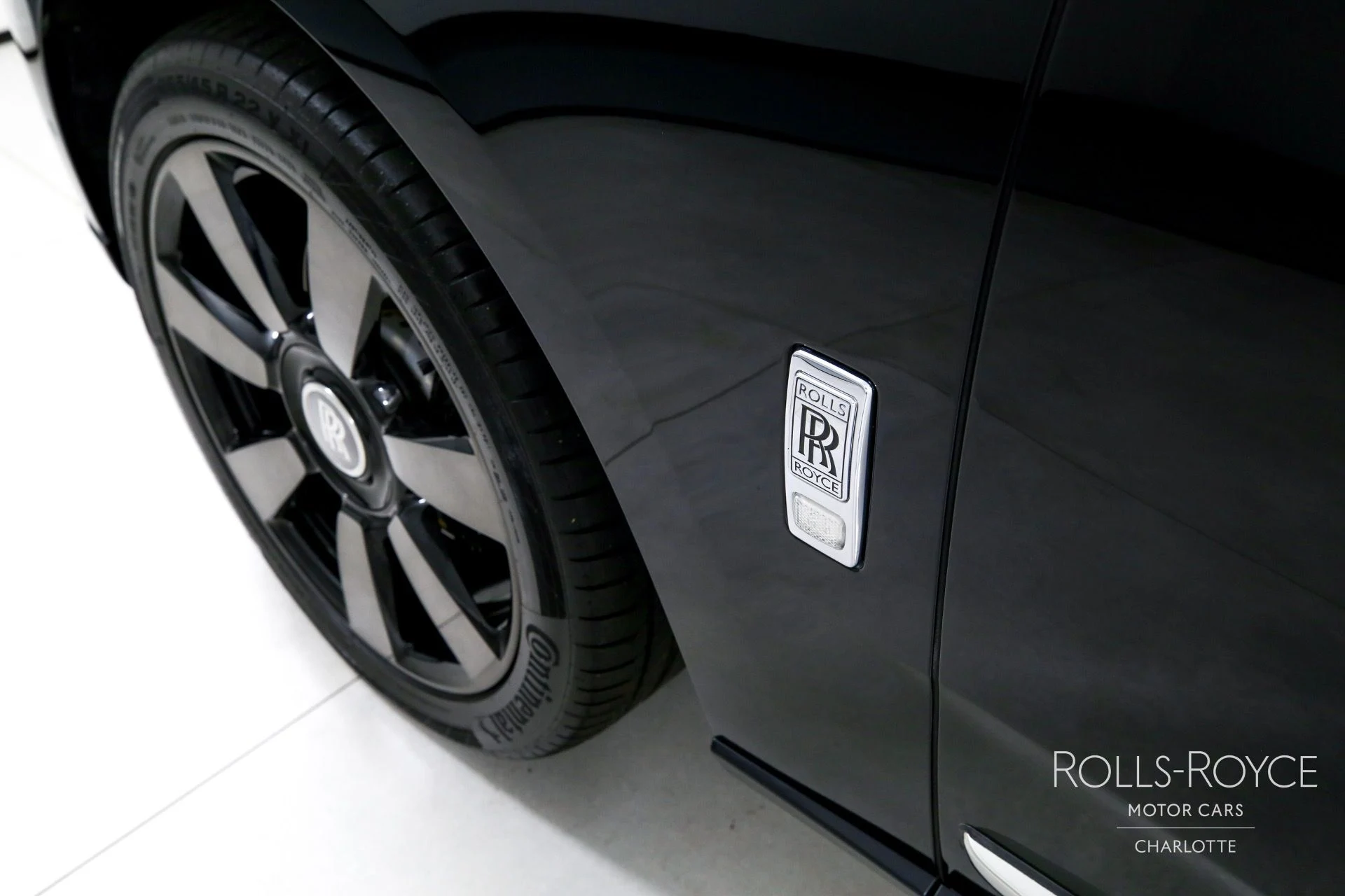 mph041_1153483010_Used_2019_Rolls_Royce_Cullinan_1754411738_4311a7a258