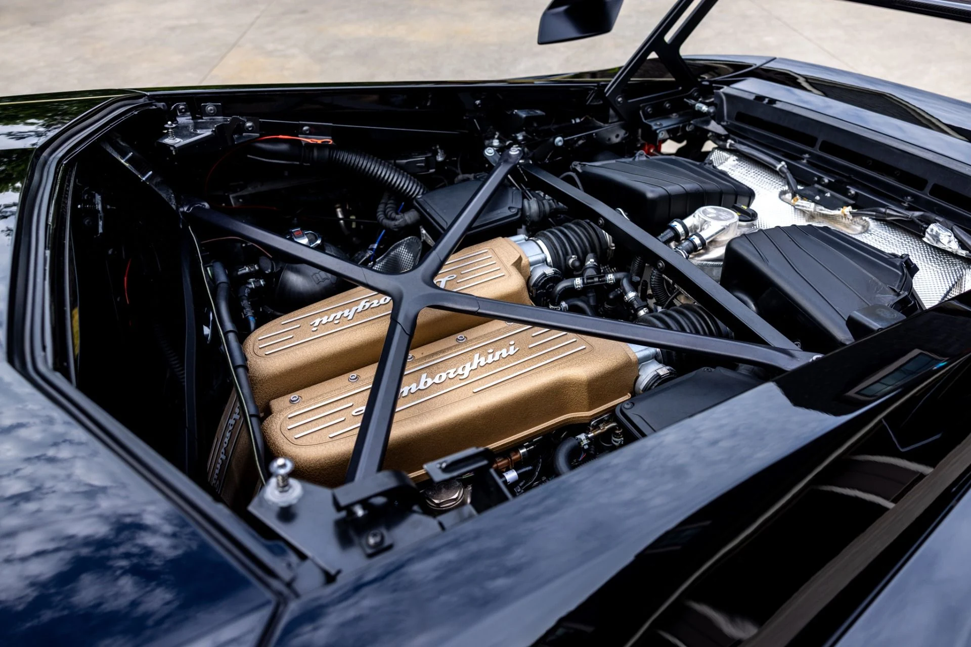 mph041_1155940124_Used_2021_Lamborghini_Huracan_STO_1781723231_5caee69150