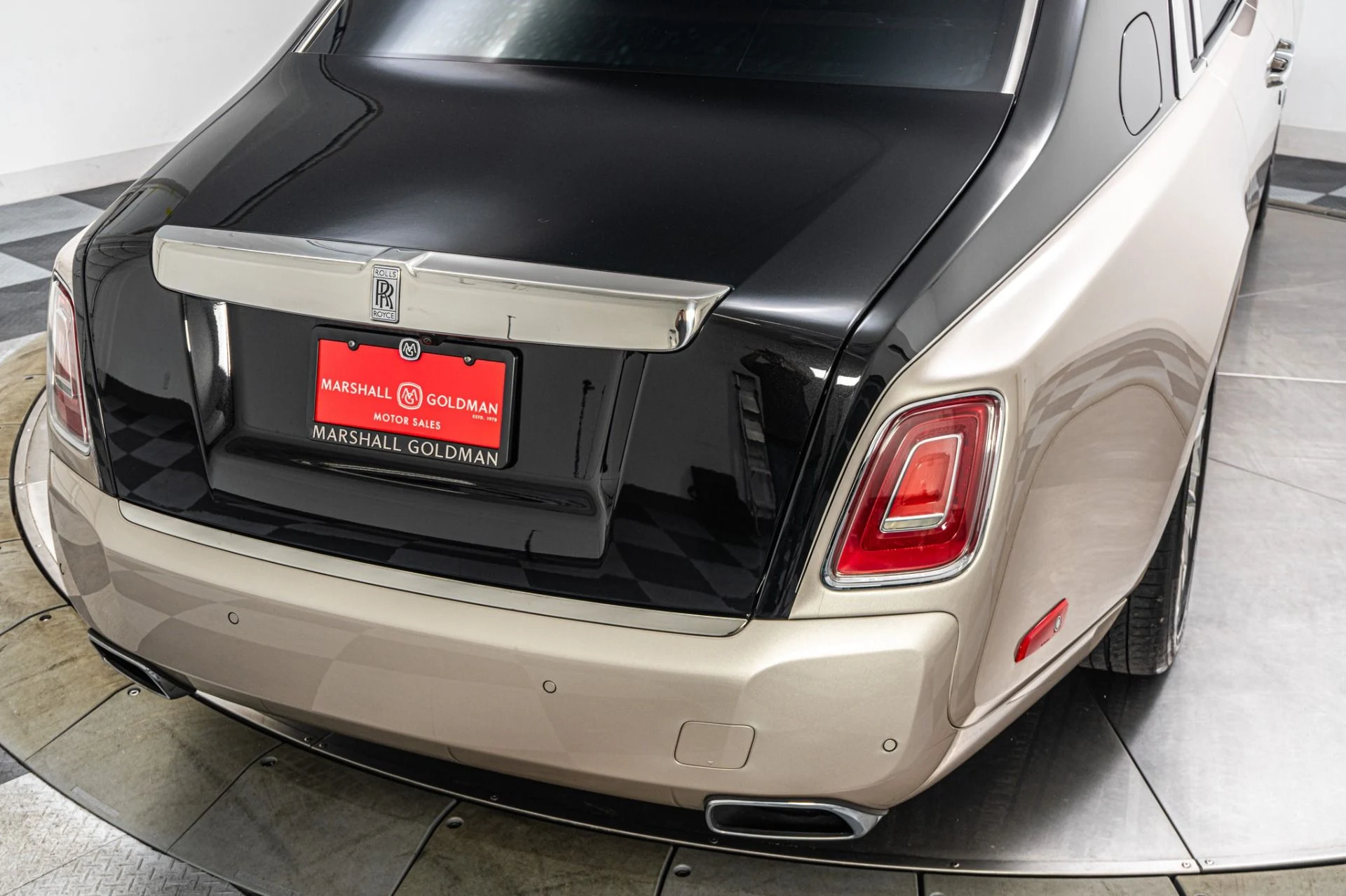 mph041_1156766081_Used_2019_Rolls_Royce_Phantom_The_Phantom_Package_Two_Tone_Paint_Bespoke_Audio_1785353671_b8624c6af4
